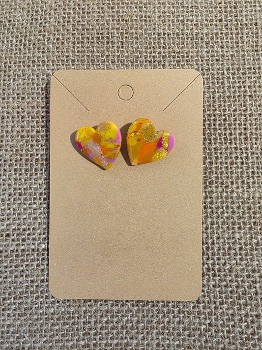 Boucles d'oreilles puce "Petite Valentine", teinte "Sunset" en argile polymère, collection Sol, été 25