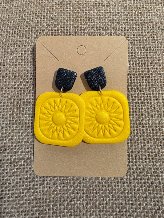 Magnifiques boucles d'oreilles puces en argile polymère “Mirasol” - collection Sol - été 2025