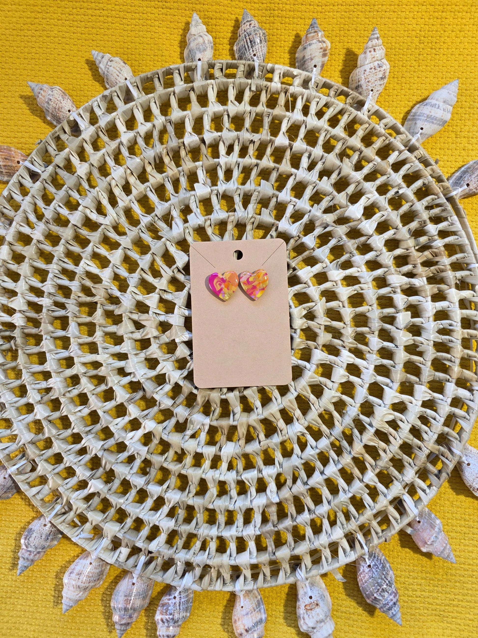 Boucles d'oreilles puce "Petite Valentine", teinte "Sunset" en argile polymère, collection Sol, été 25