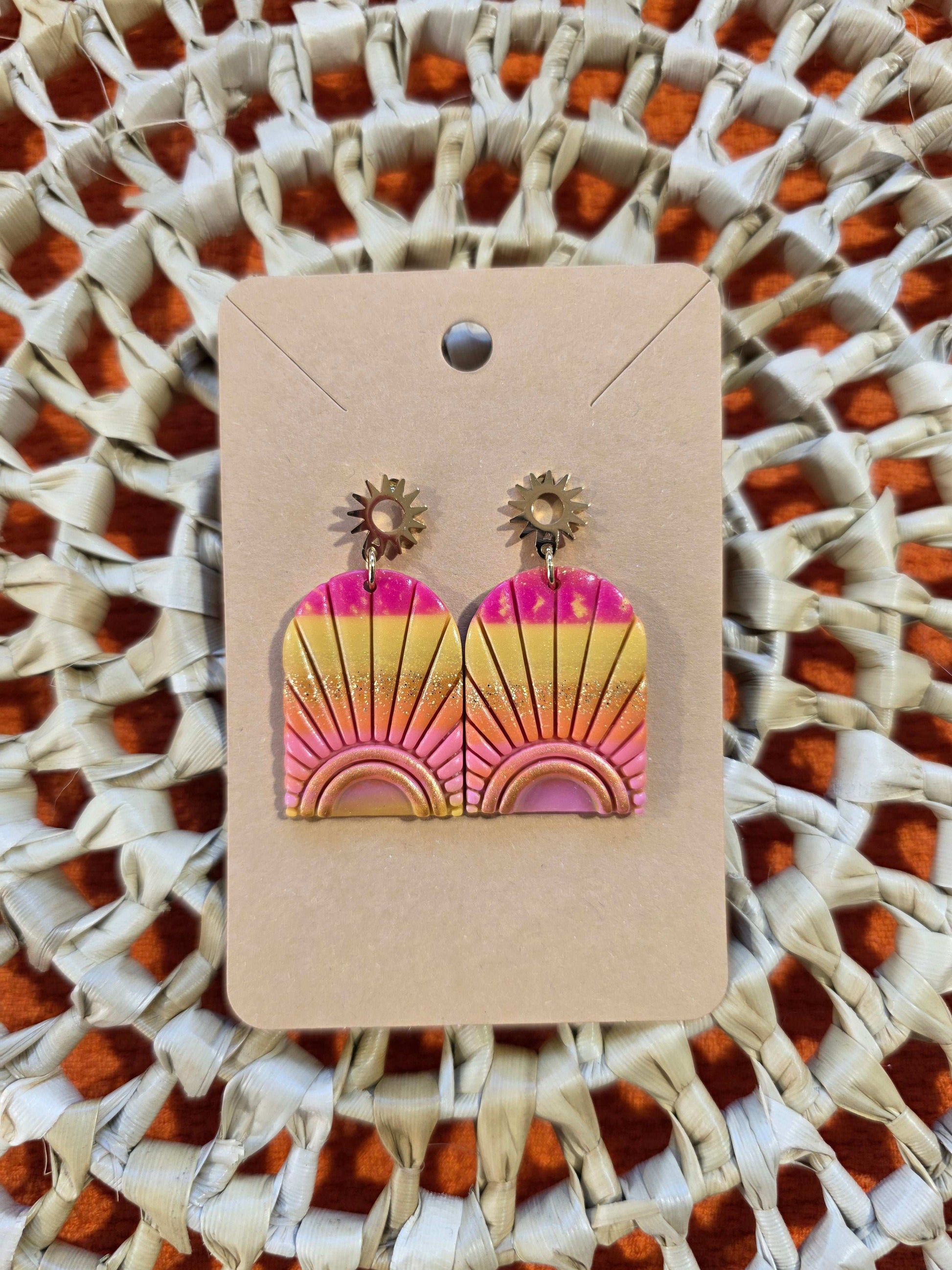 Magnifiques boucles d'oreilles puces en argile polymère “Crépuscule” - collection Sol - été 2025