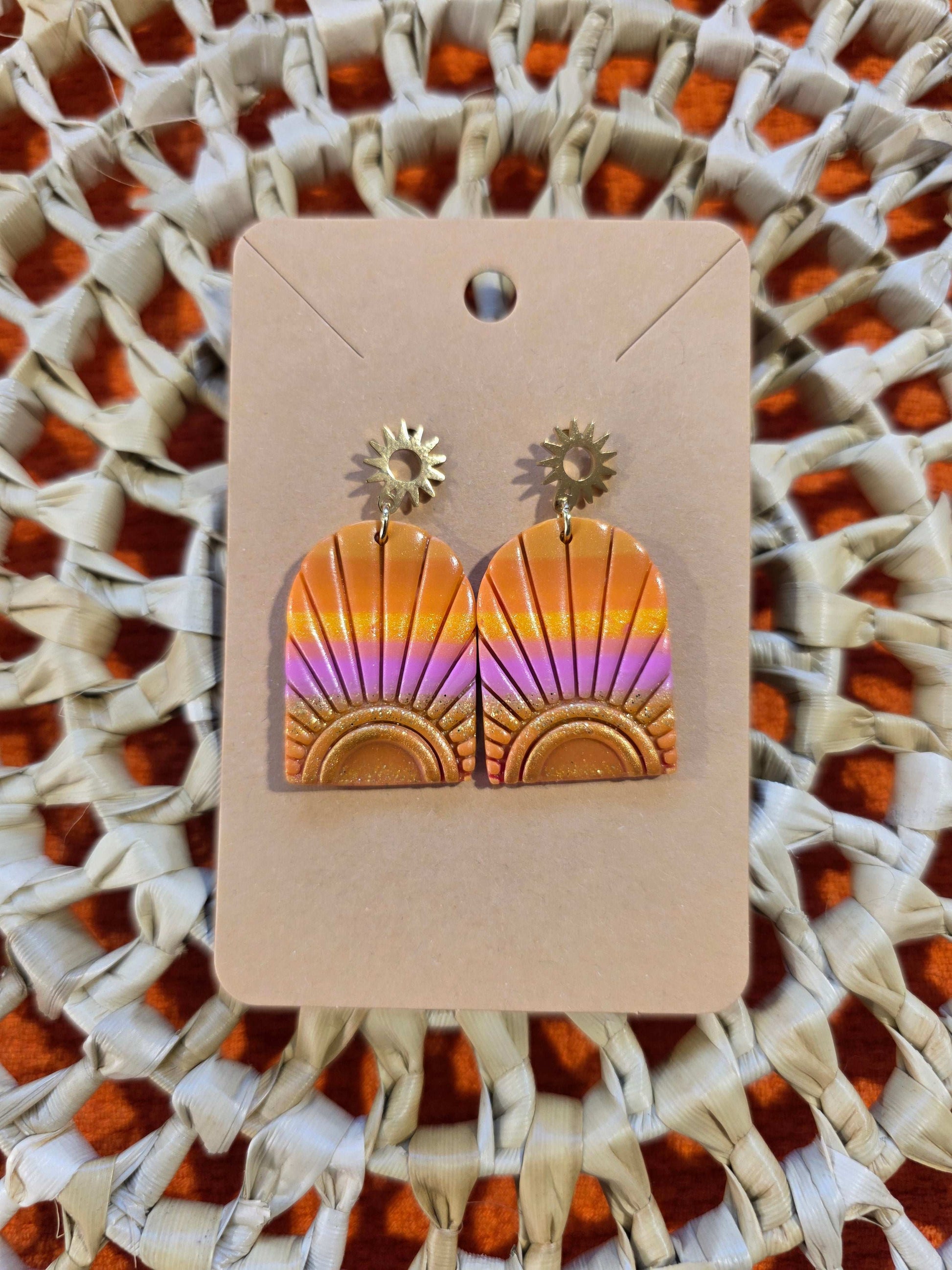 Belles couleurs boucles d'oreilles puces en argile polymère “Crépuscule” - collection Sol - été 2025