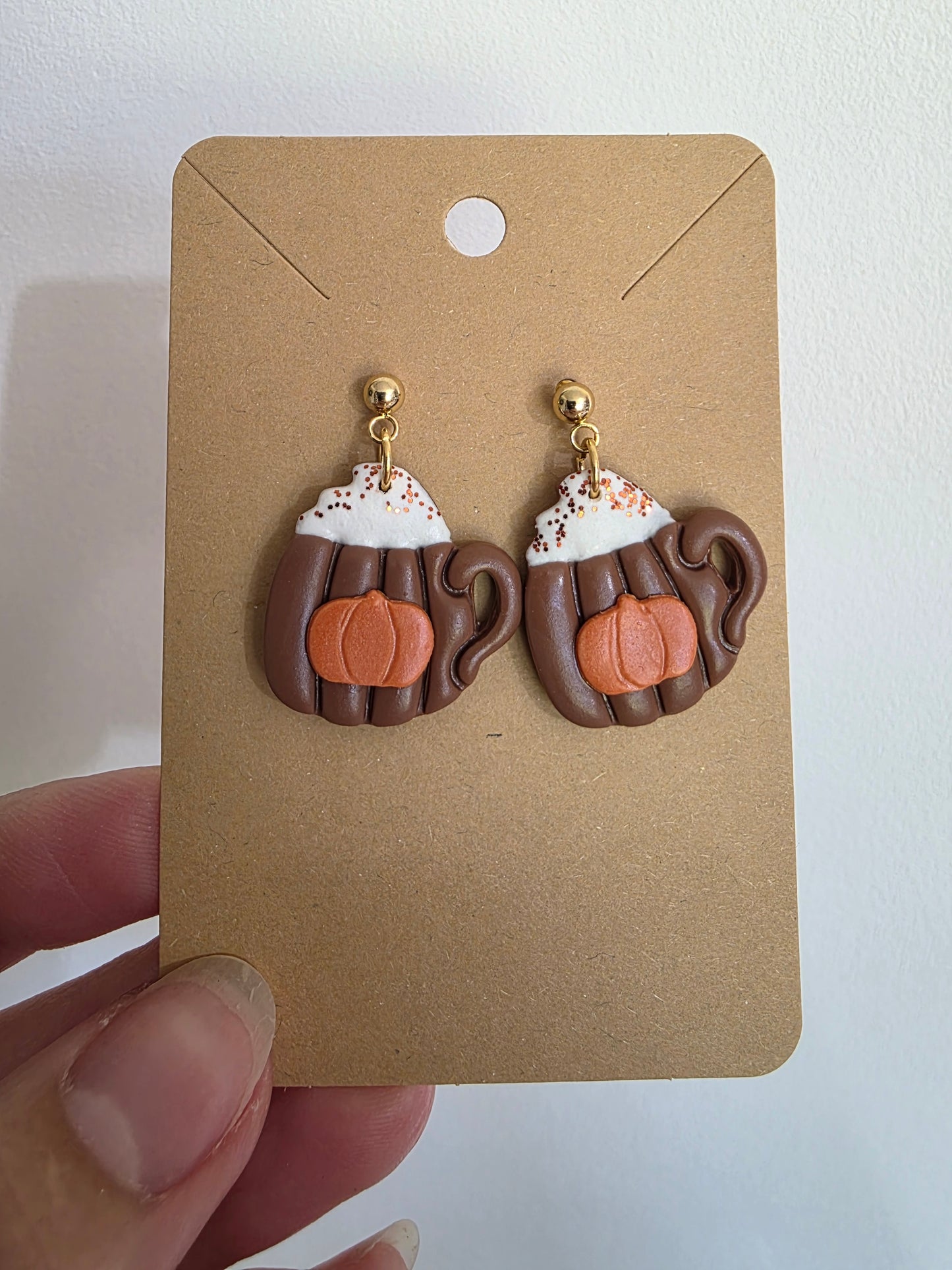 Boucles d'oreilles en argile polymère collection ESPRIT D'AUTOMNE modèle Mug d'automne - collection automne