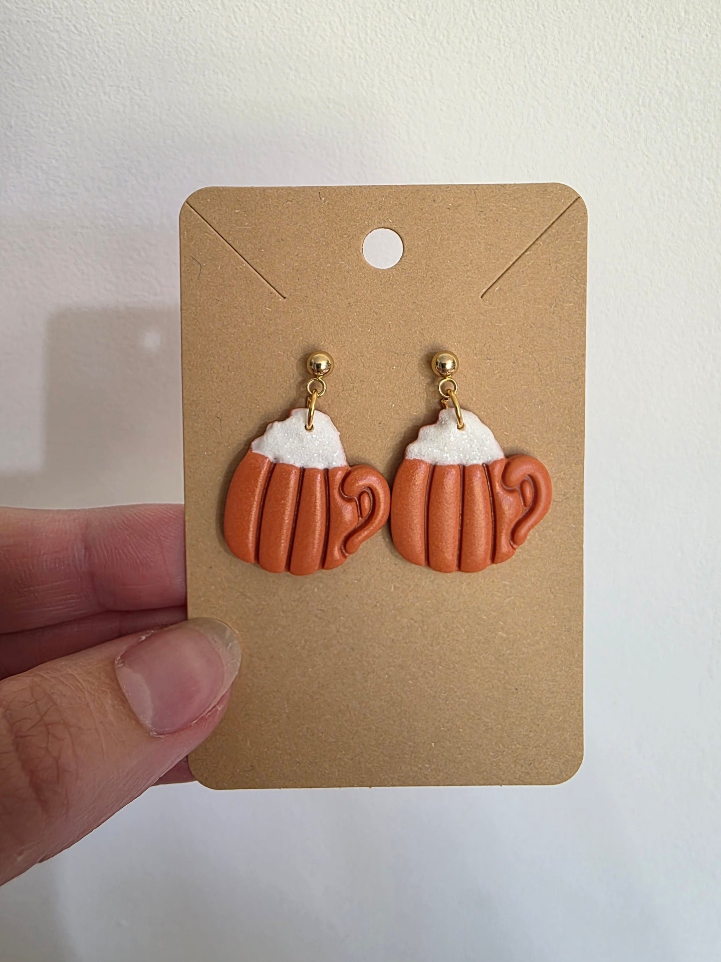 Boucles d'oreilles en argile polymère collection ESPRIT D'AUTOMNE modèle Mug d'automne - collection automne