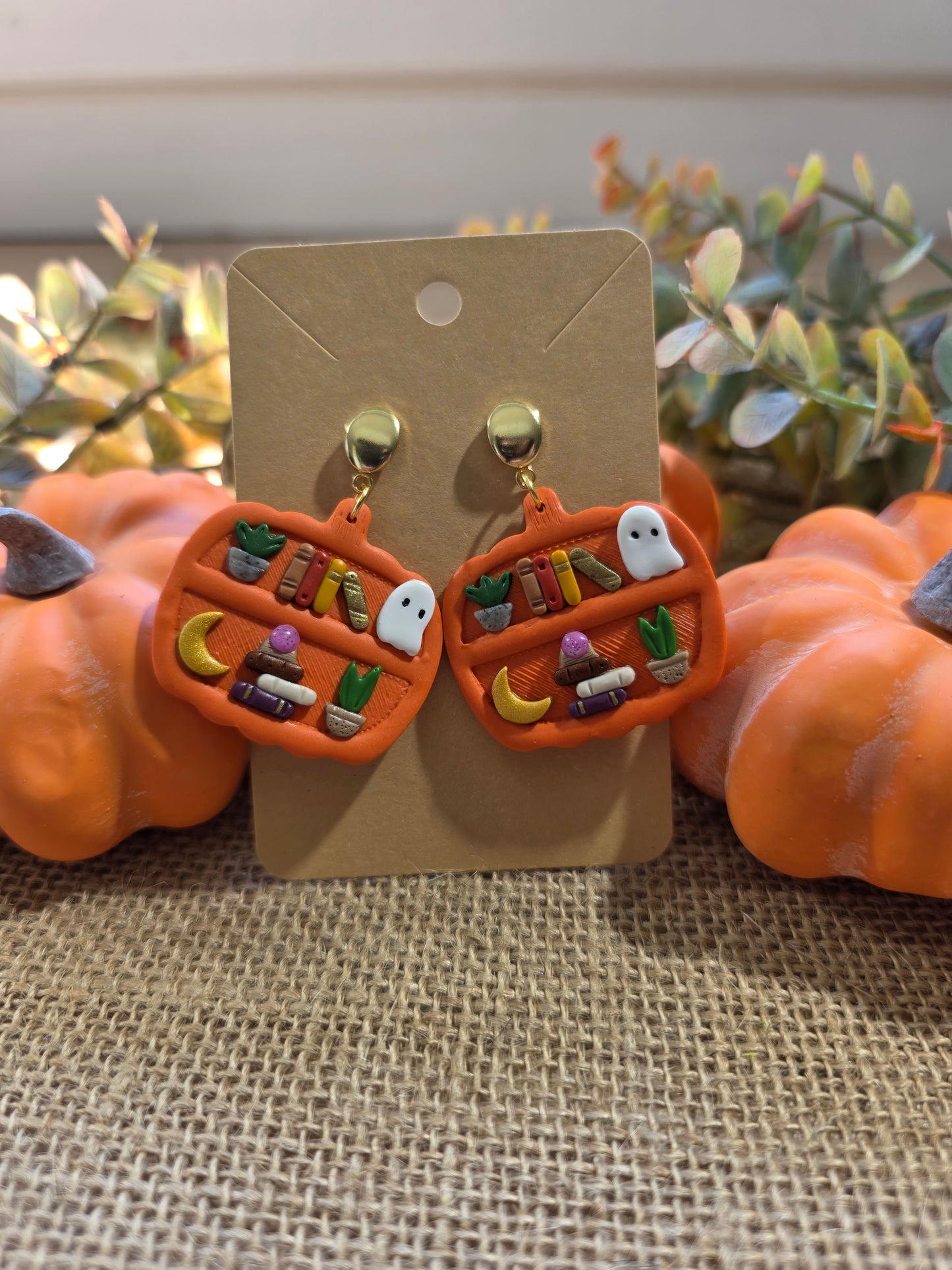 Boucles d'oreilles en argile polymère collection ESPRIT D'AUTOMNE modèle "Bibliocitrouille enchantée" - collection automne