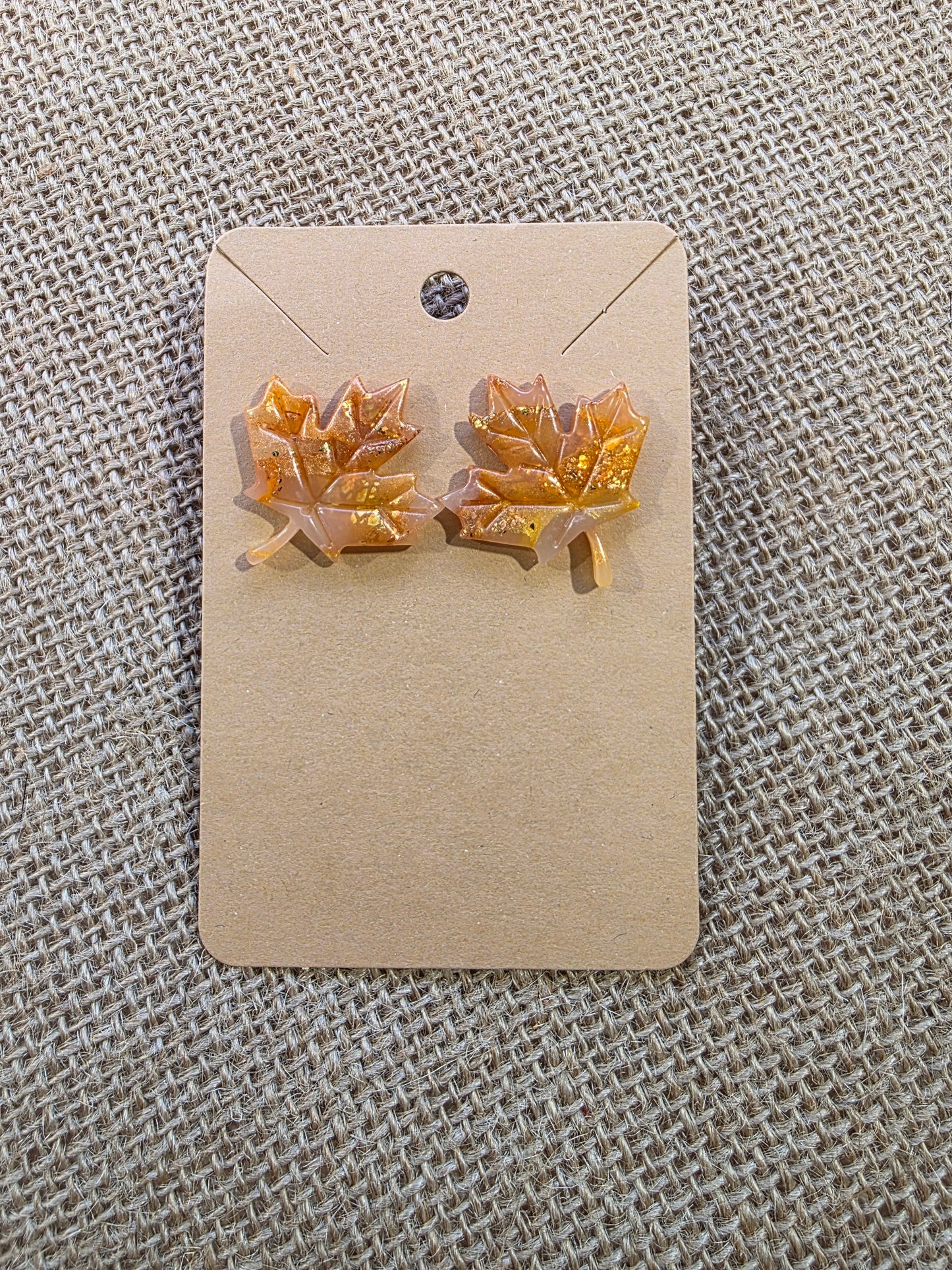 Boucles d'oreilles en argile polymère collection MAGIE DES BOIS modèle "Feuille d'Or" - collection automne