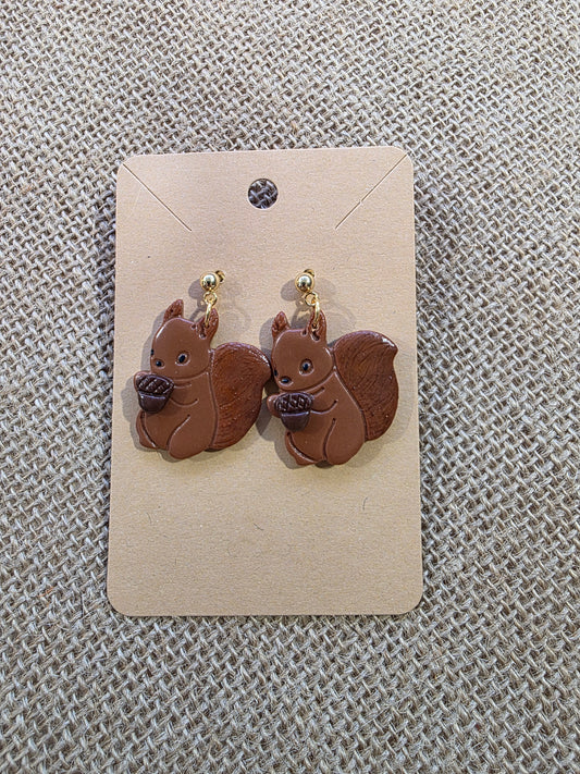 Boucles d'oreilles en argile polymère collection MAGIE DES BOIS modèle Écureuil Gourmand - collection automne