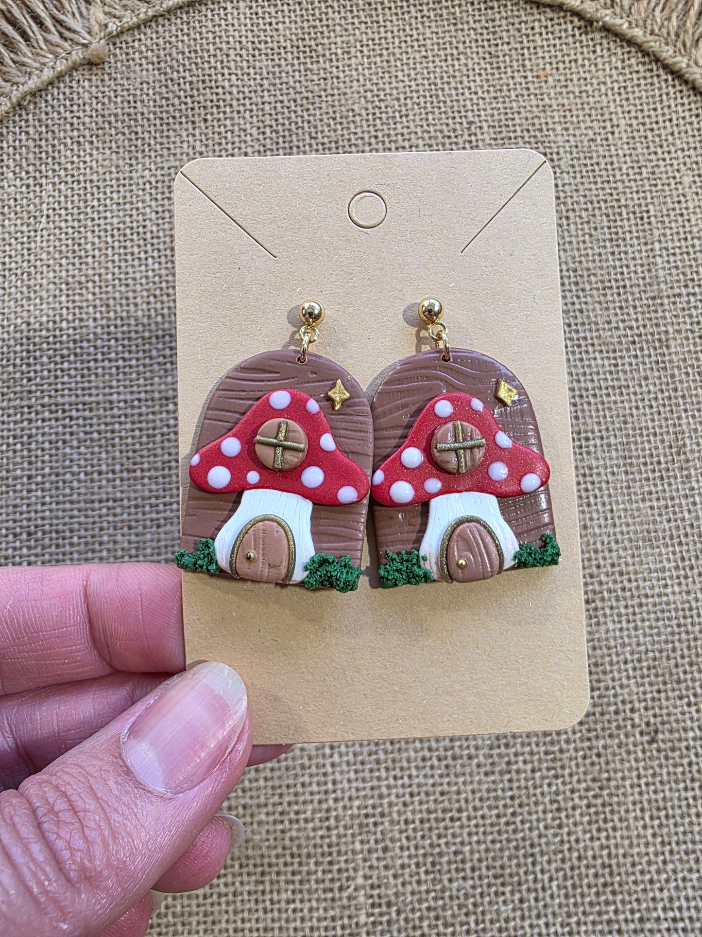 Boucles d'oreilles en argile polymère collection MAGIE DES BOIS modèle Maison Champignon - collection automne