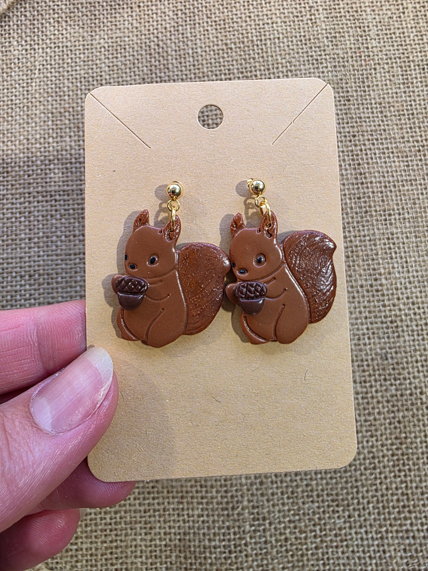 Boucles d'oreilles en argile polymère collection MAGIE DES BOIS modèle Écureuil Gourmand - collection automne