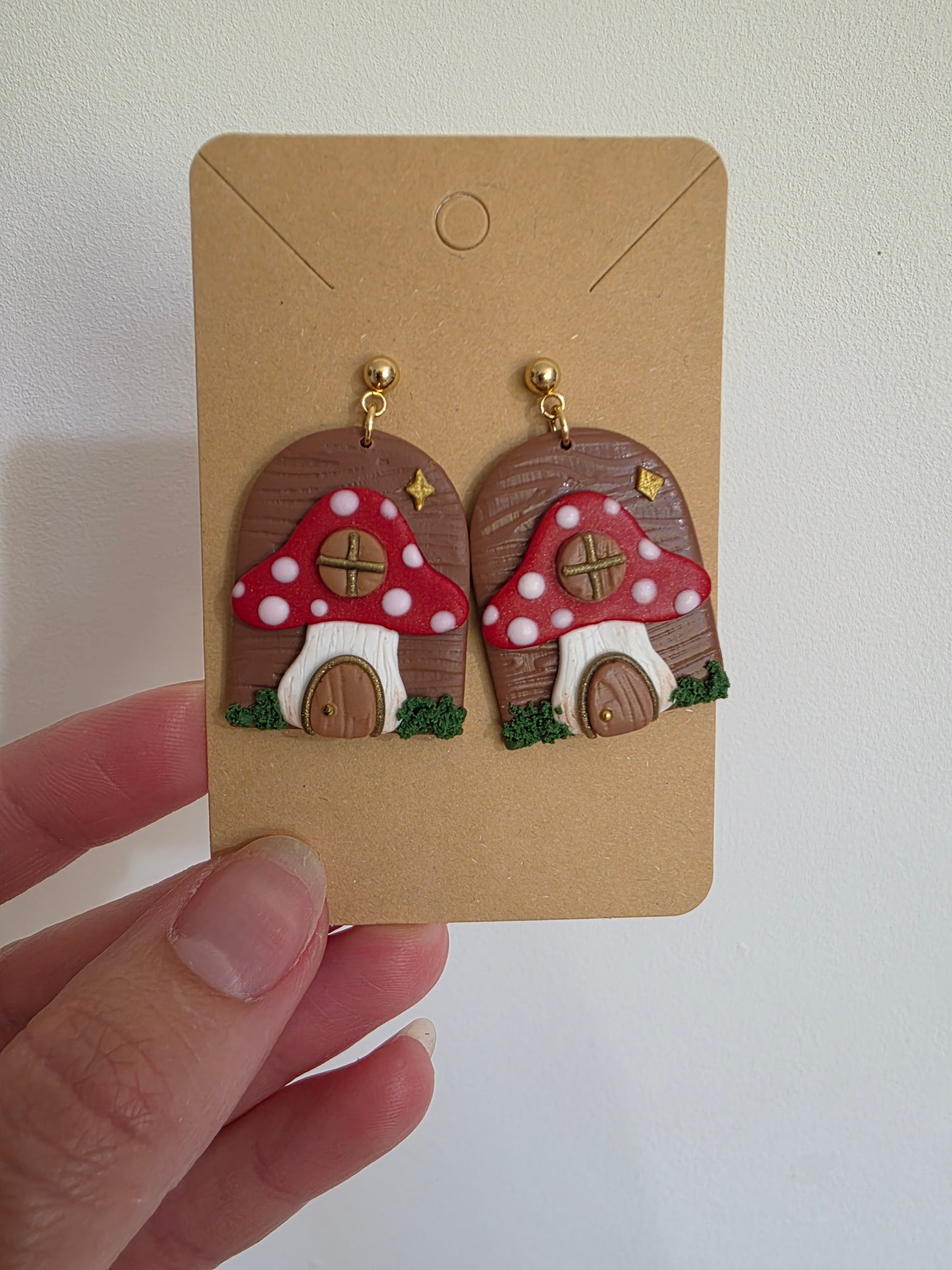 Boucles d'oreilles en argile polymère collection MAGIE DES BOIS modèle Maison Champignon - collection automne