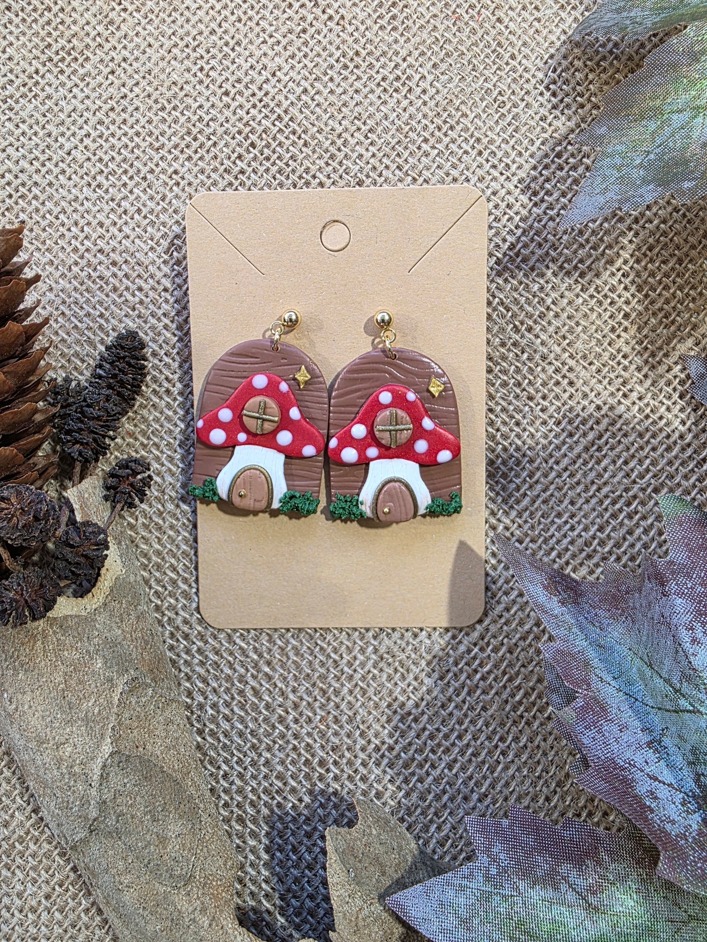 Boucles d'oreilles en argile polymère collection MAGIE DES BOIS modèle Maison Champignon - collection automne