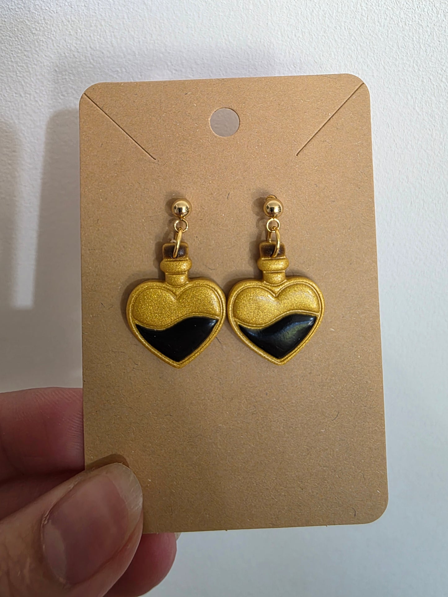 Boucles d'oreilles en argile polymère collection "BE SPOOKY" modèle "Potion d'Amour" - collection automne