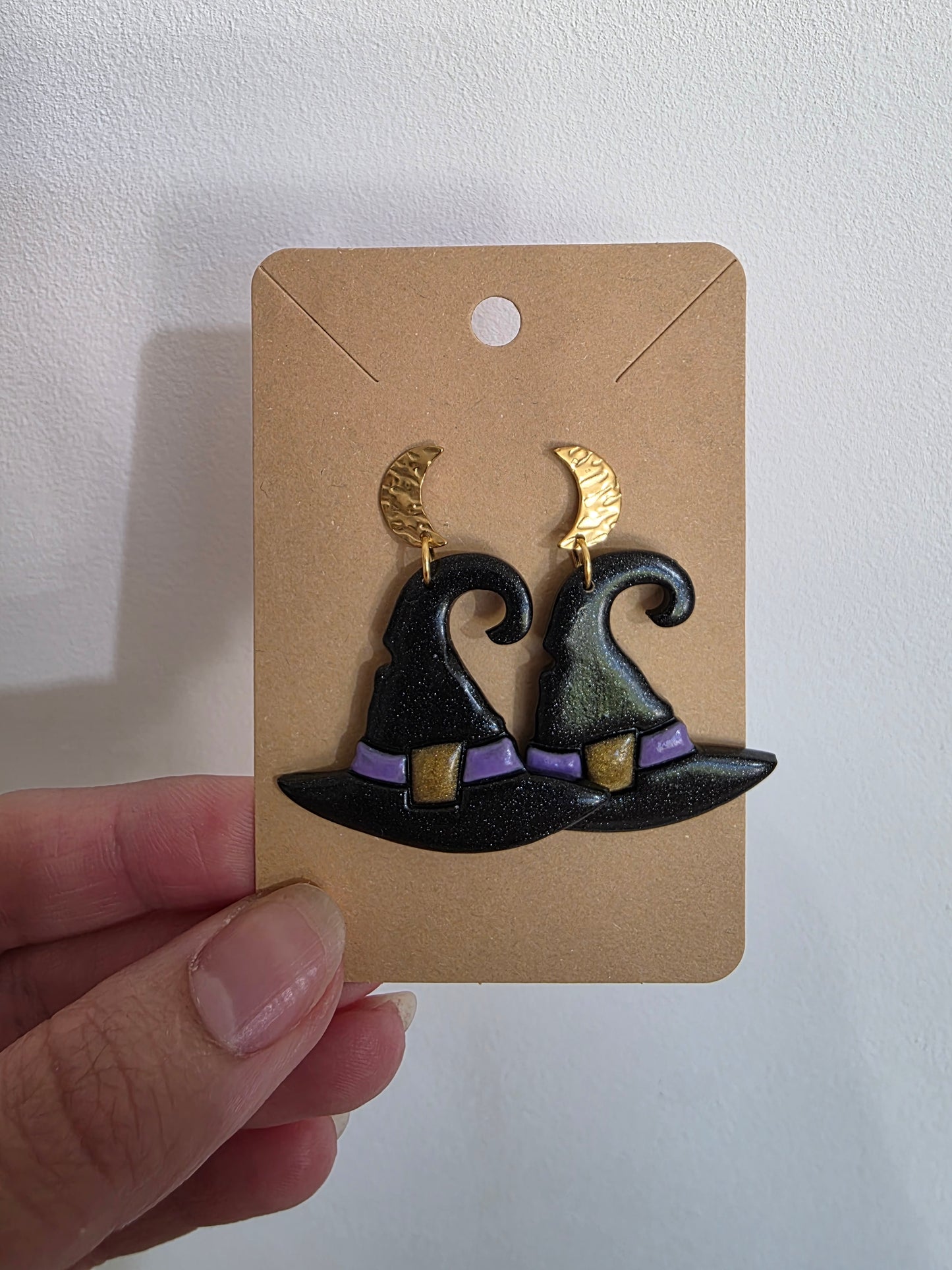 Boucles d'oreilles en argile polymère collection "BE SPOOKY" modèle "Chapeau de Sorcière" - collection automne
