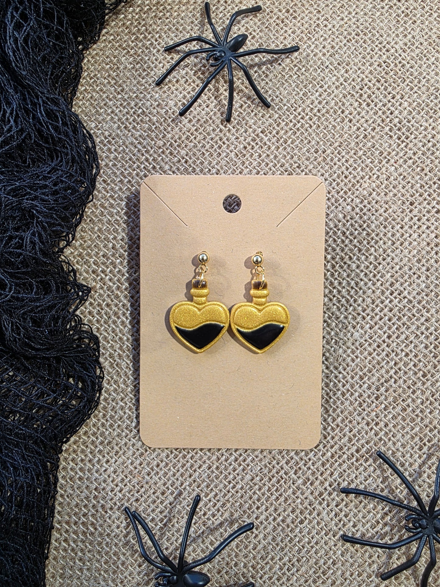 Boucles d'oreilles en argile polymère collection "BE SPOOKY" modèle "Potion d'Amour" - collection automne