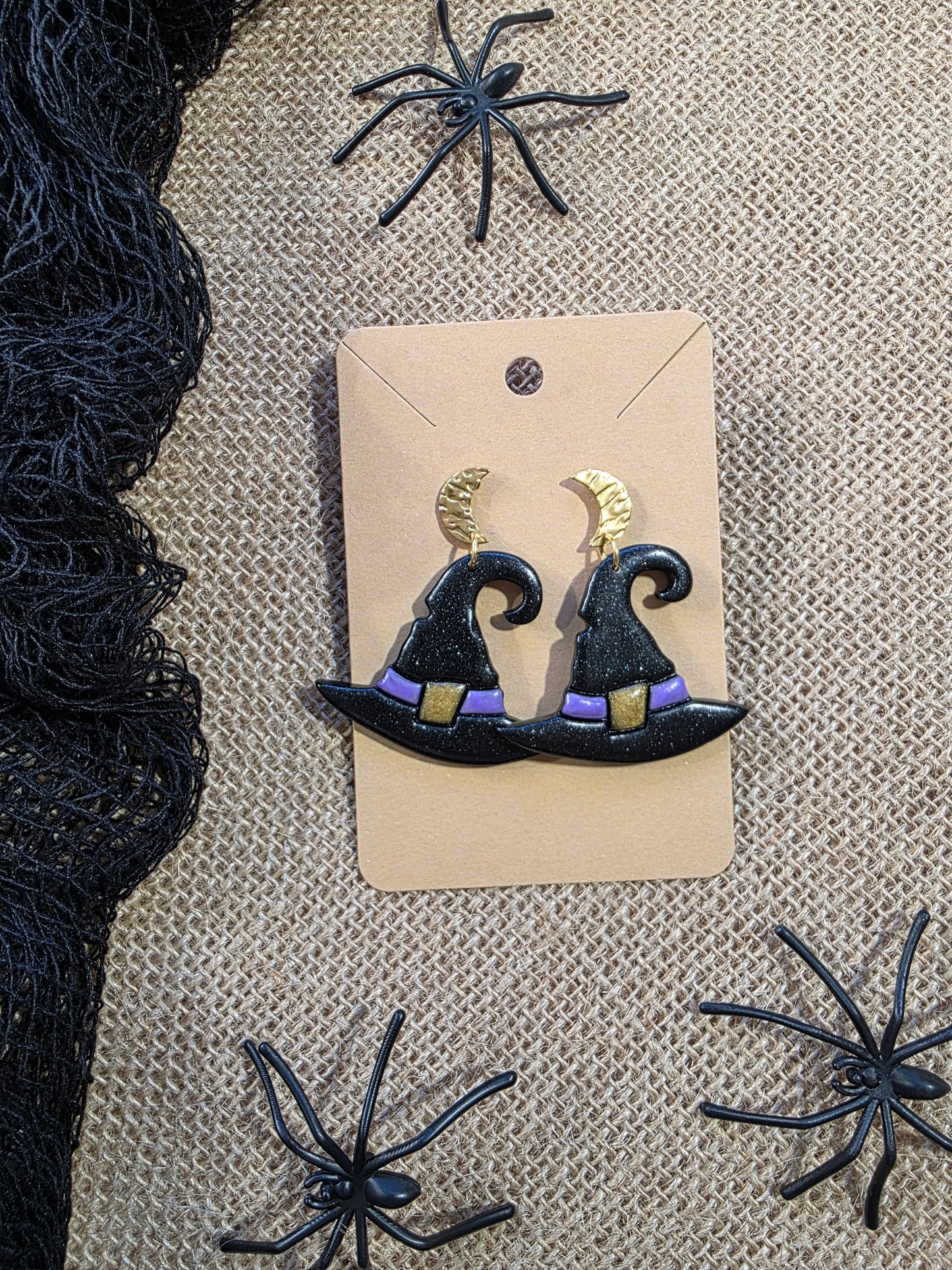 Boucles d'oreilles en argile polymère collection "BE SPOOKY" modèle "Chapeau de Sorcière" - collection automne