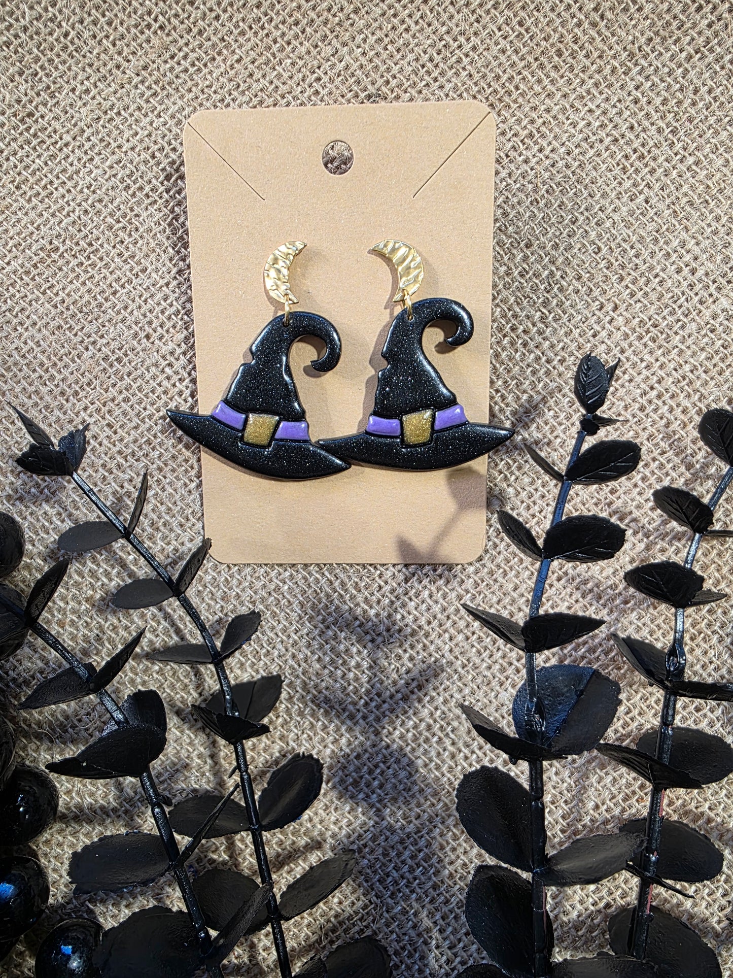 Boucles d'oreilles en argile polymère collection "BE SPOOKY" modèle "Chapeau de Sorcière" - collection automne