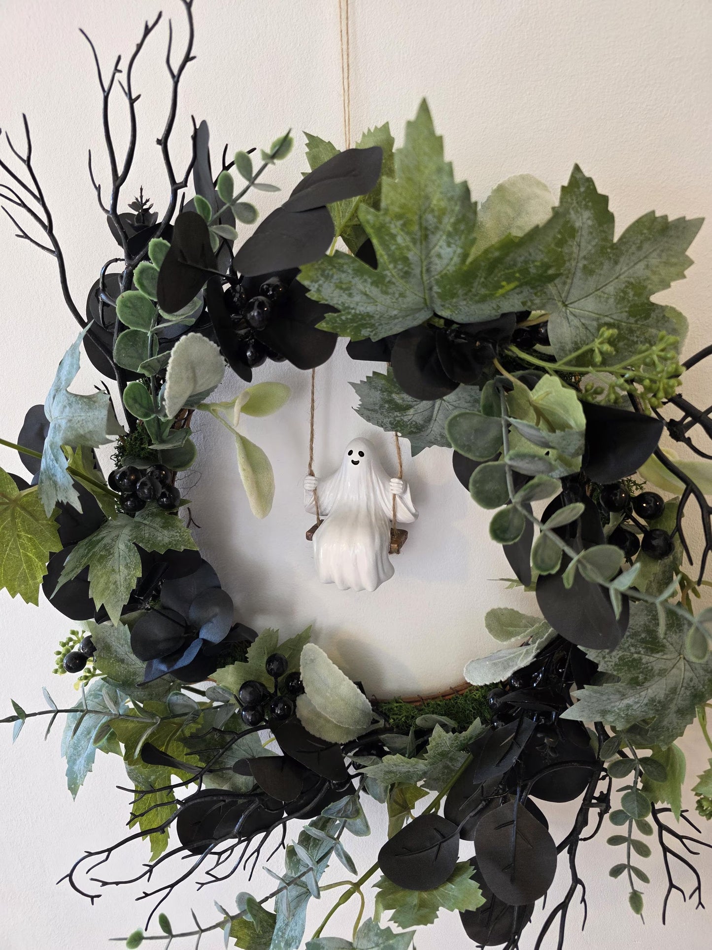 Couronne Halloween "Fantôme sur sa balançoire"