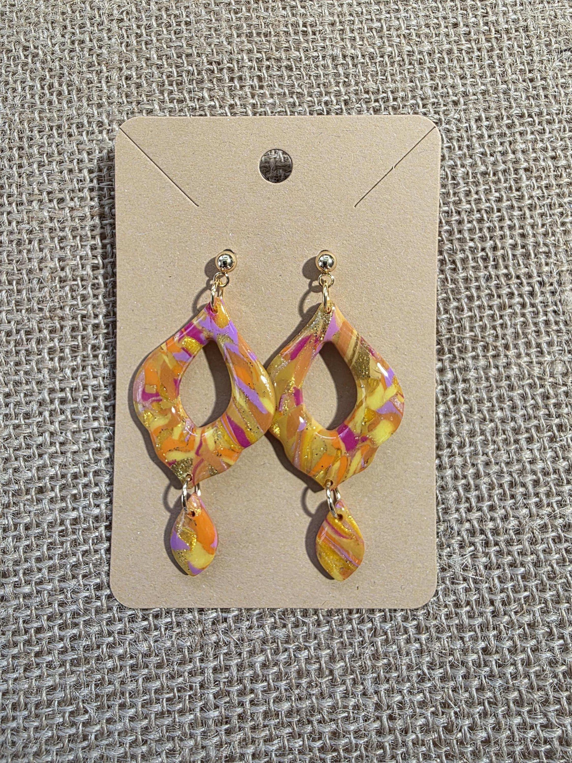 Boucles d'oreilles Jasmine, teinte "Sunset" en argile polymère, collection Sol, été 25