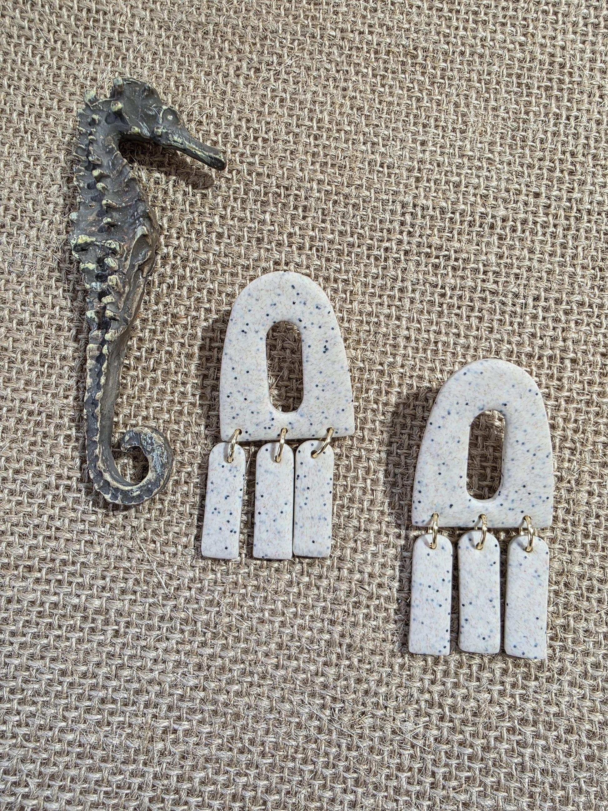 Boucles d'oreilles "Méduse Bohème" en argile polymère, collection "Bohemian Summer", été 25