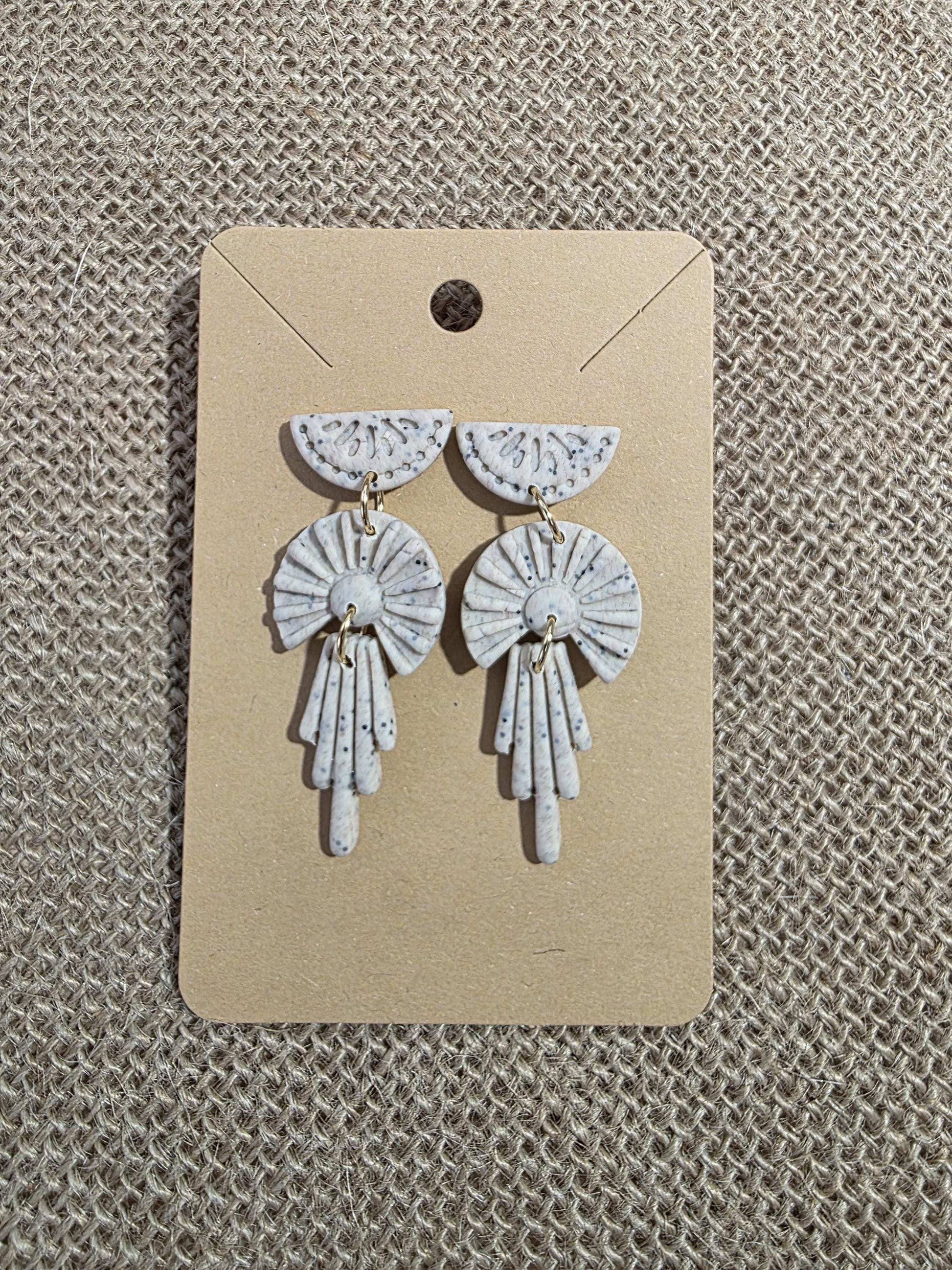 Boucles d'oreilles "Dakota" en argile polymère, collection "Bohemian Summer", été 25