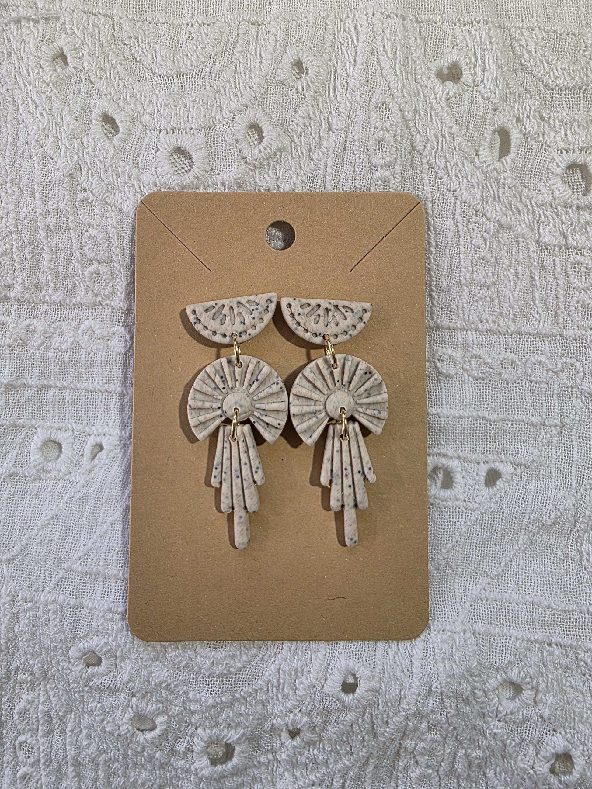 Boucles d'oreilles "Dakota" en argile polymère, collection "Bohemian Summer", été 25