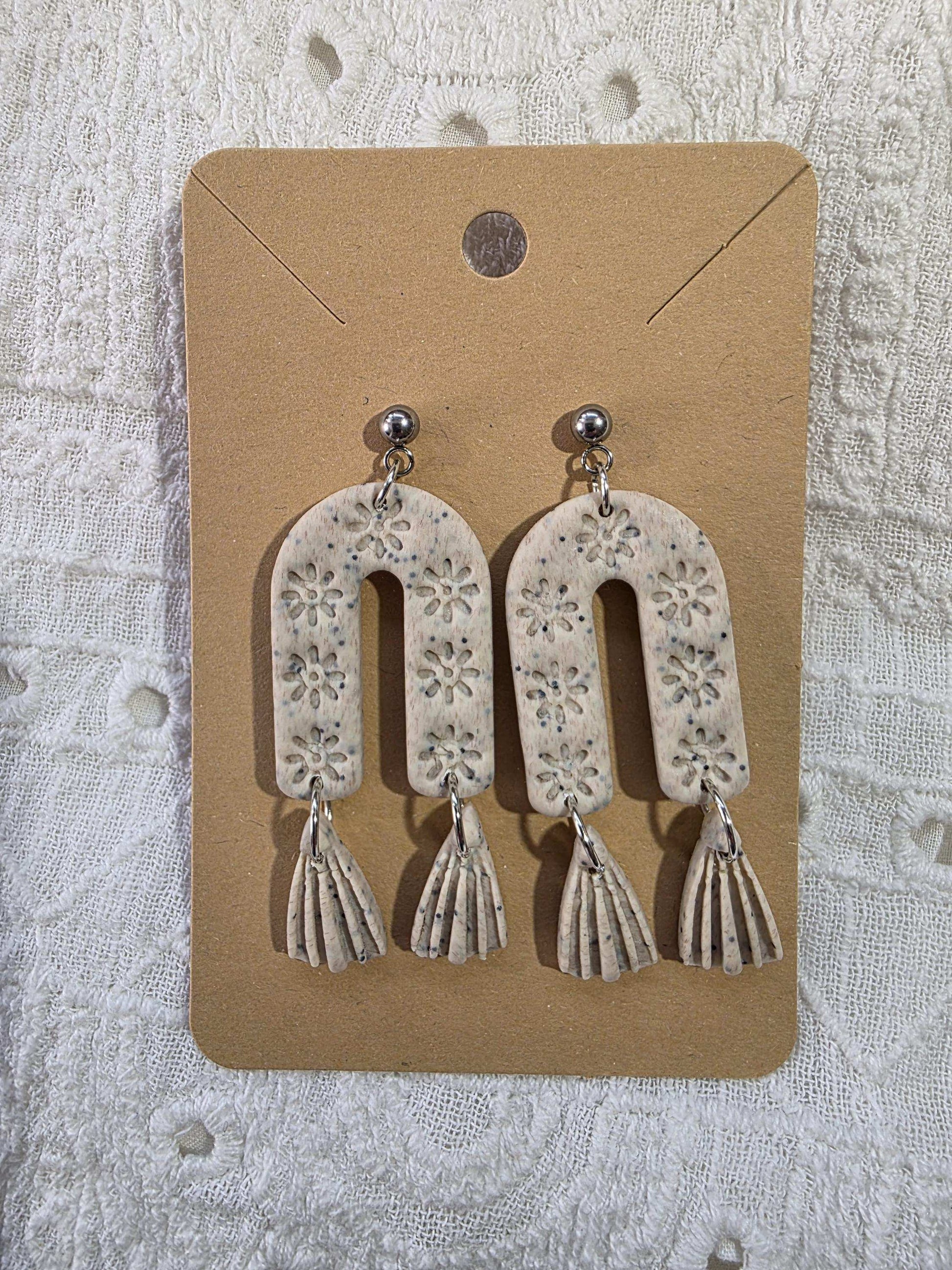 Boucles d'oreilles "Porte du soleil" en argile polymère, collection "Bohemian Summer", été 2025