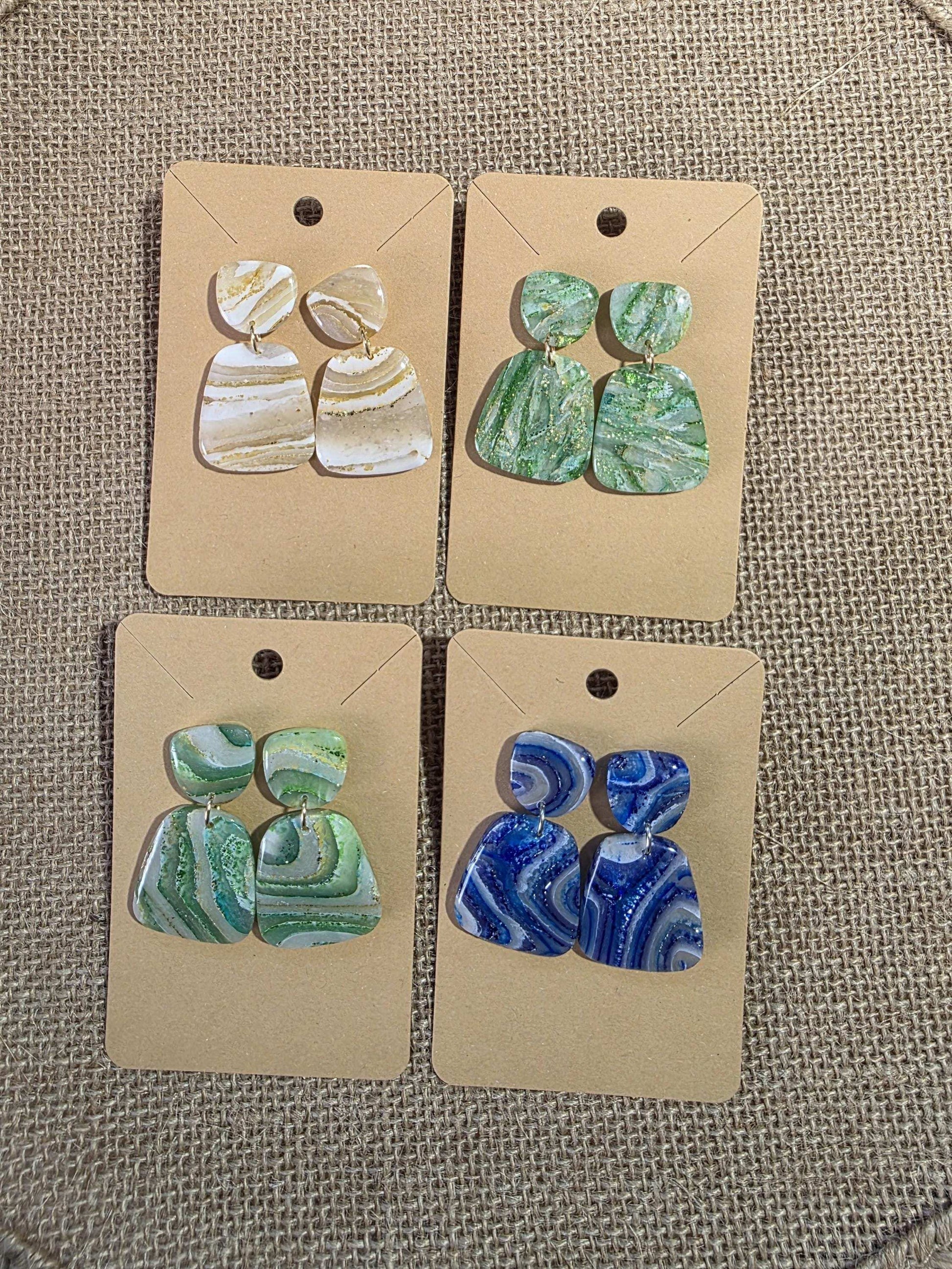 Boucles d'oreilles en argile polymère "Pierres d'Eau" modèle Henriette - collection été 2025