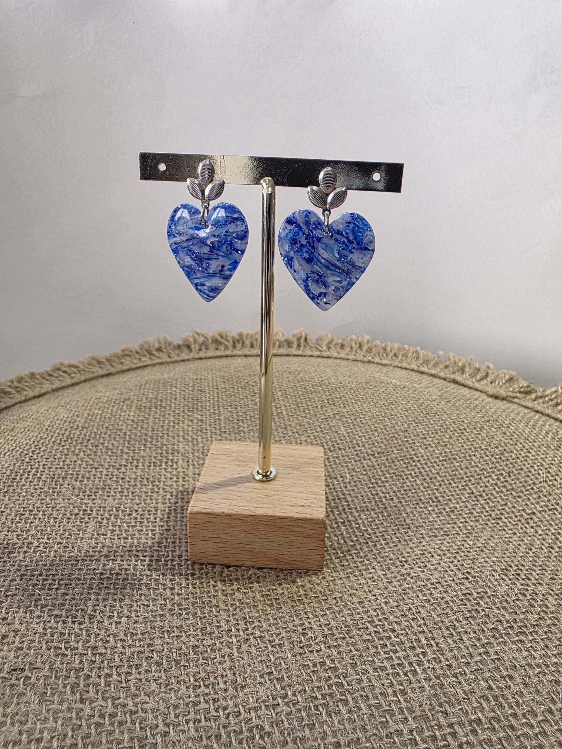 Portant boucles d'oreilles en argile polymère "Pierres d'Eau" modèle Valentine, version 2 - collection été 2025