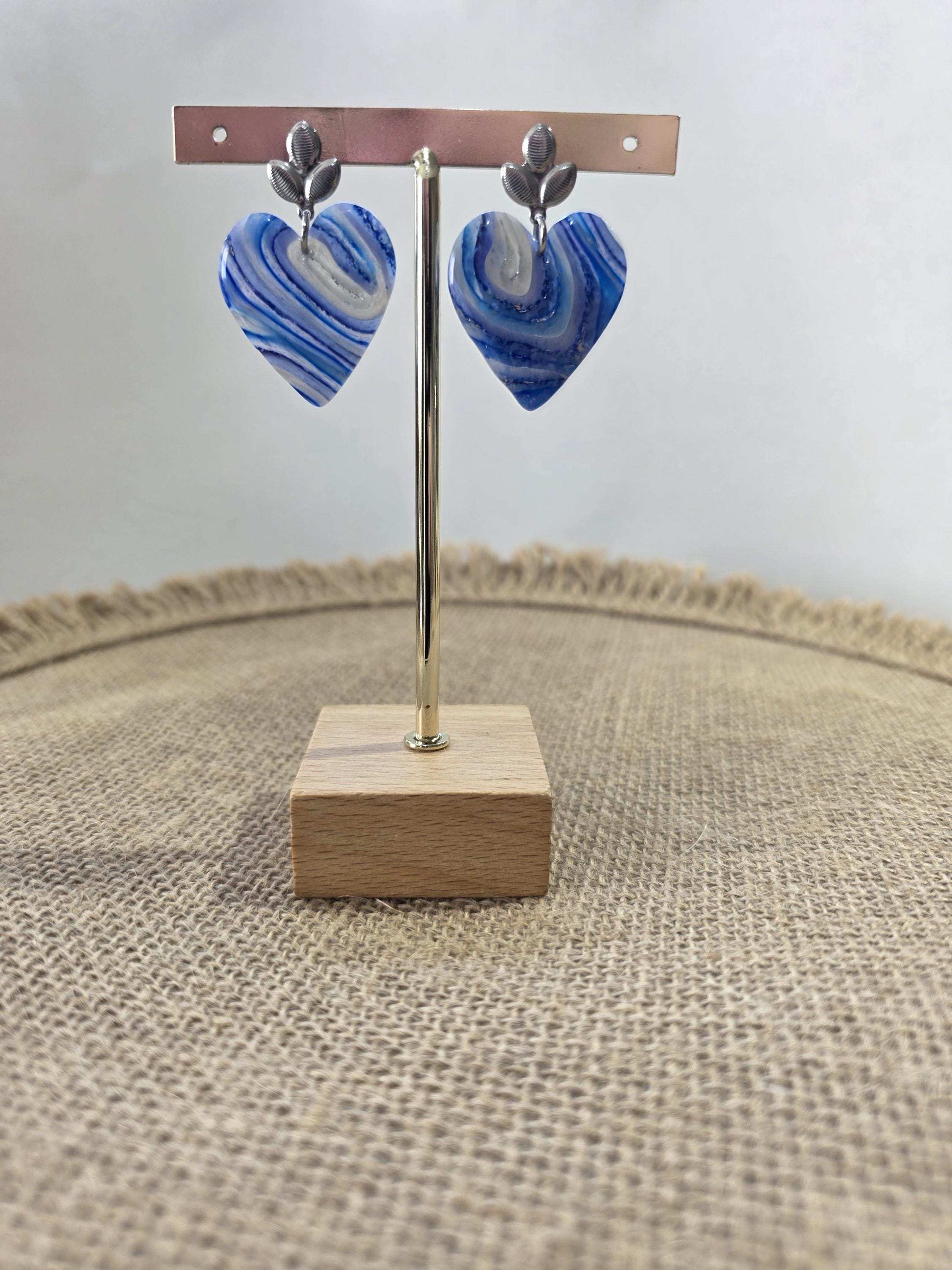 Portant boucles d'oreilles en argile polymère "Pierres d'Eau" modèle Valentine - collection été 2025