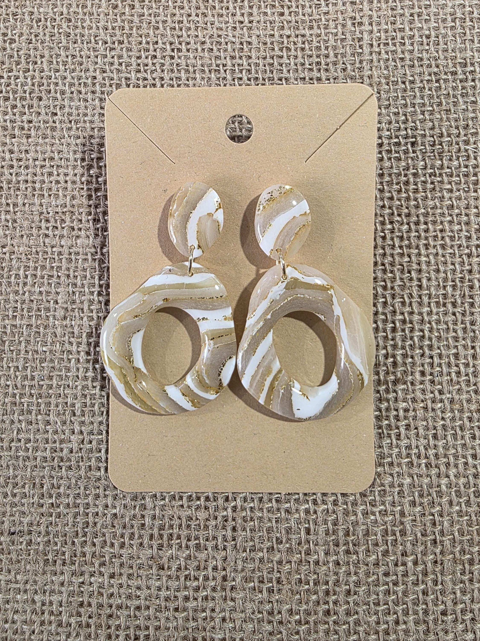 Boucles d'oreilles en argile polymère "Pierres d'Eau" modèle Ondine - collection été 2025