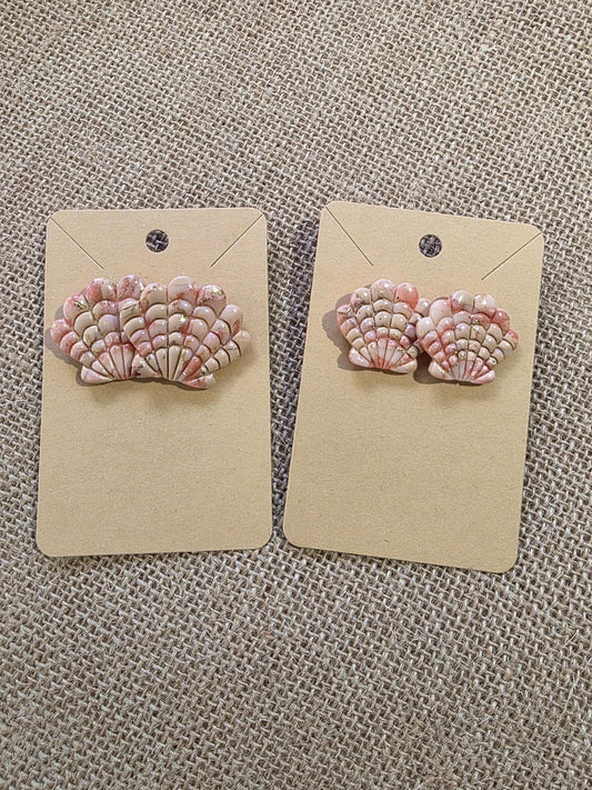 Boucles d'oreilles "Aurore" (forme coquillage aux couleurs corail) Collection "Sous l'Océan" été 2025