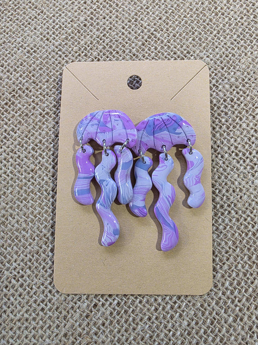 Boucles d'oreilles "Violette des Abysses"(méduse en argile polymère, camaïeu de violet) Collection "Sous l'Océan" été 2025