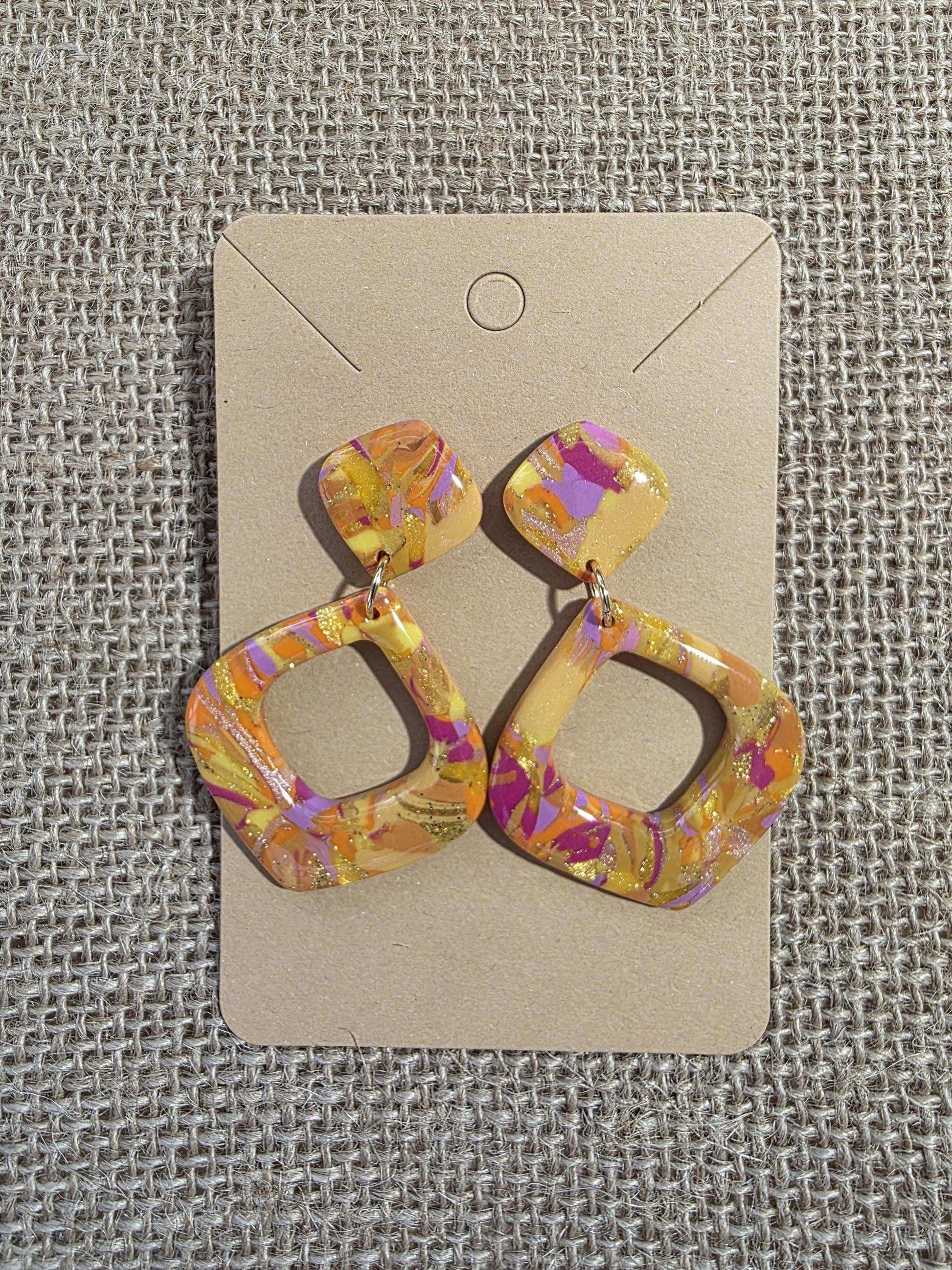Boucles d'oreilles Janis, teinte "Sunset" en argile polymère, collection Sol, été 25