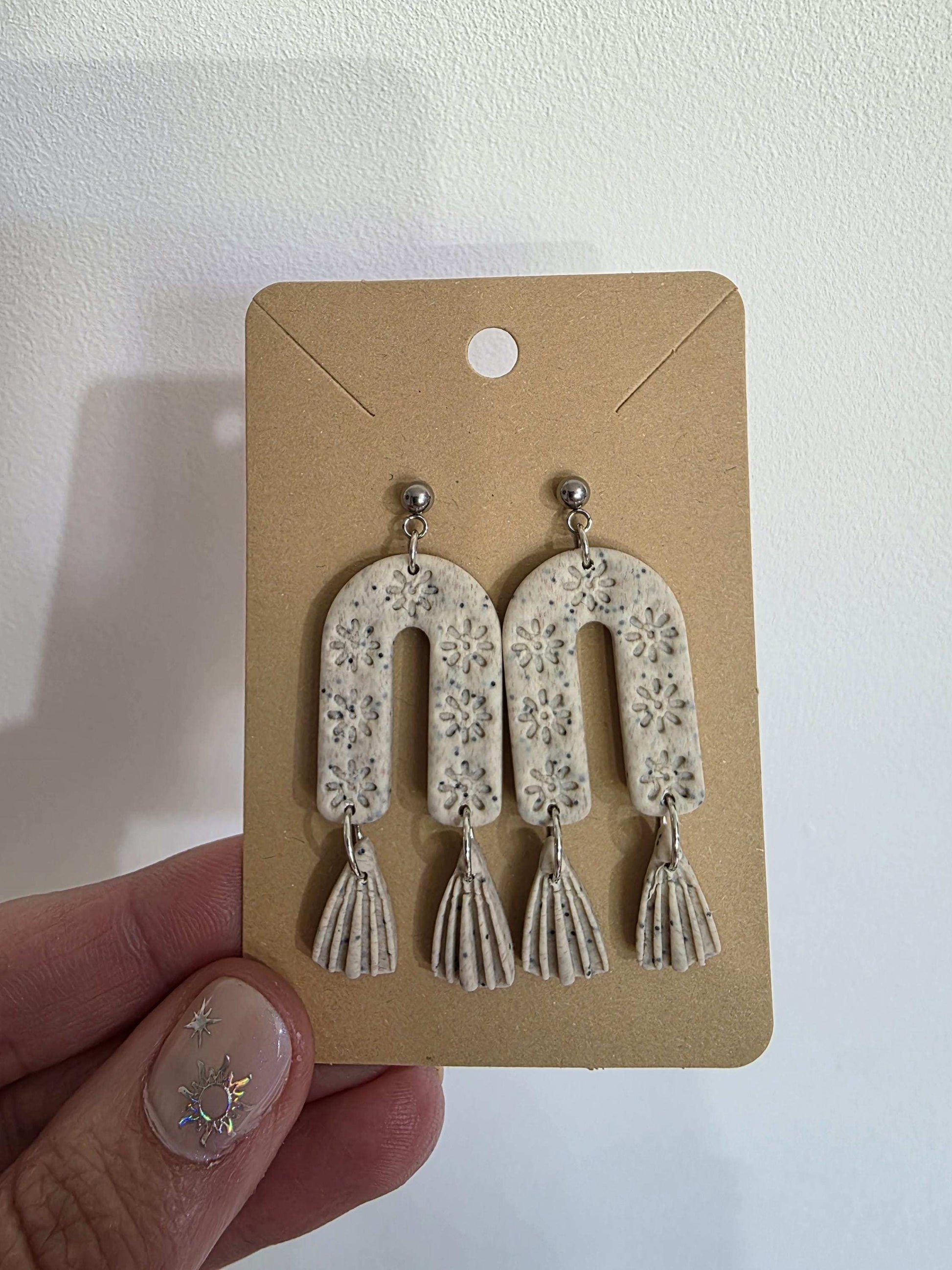 Boucles d'oreilles "Porte du soleil" en argile polymère, collection "Bohemian Summer", été 2025