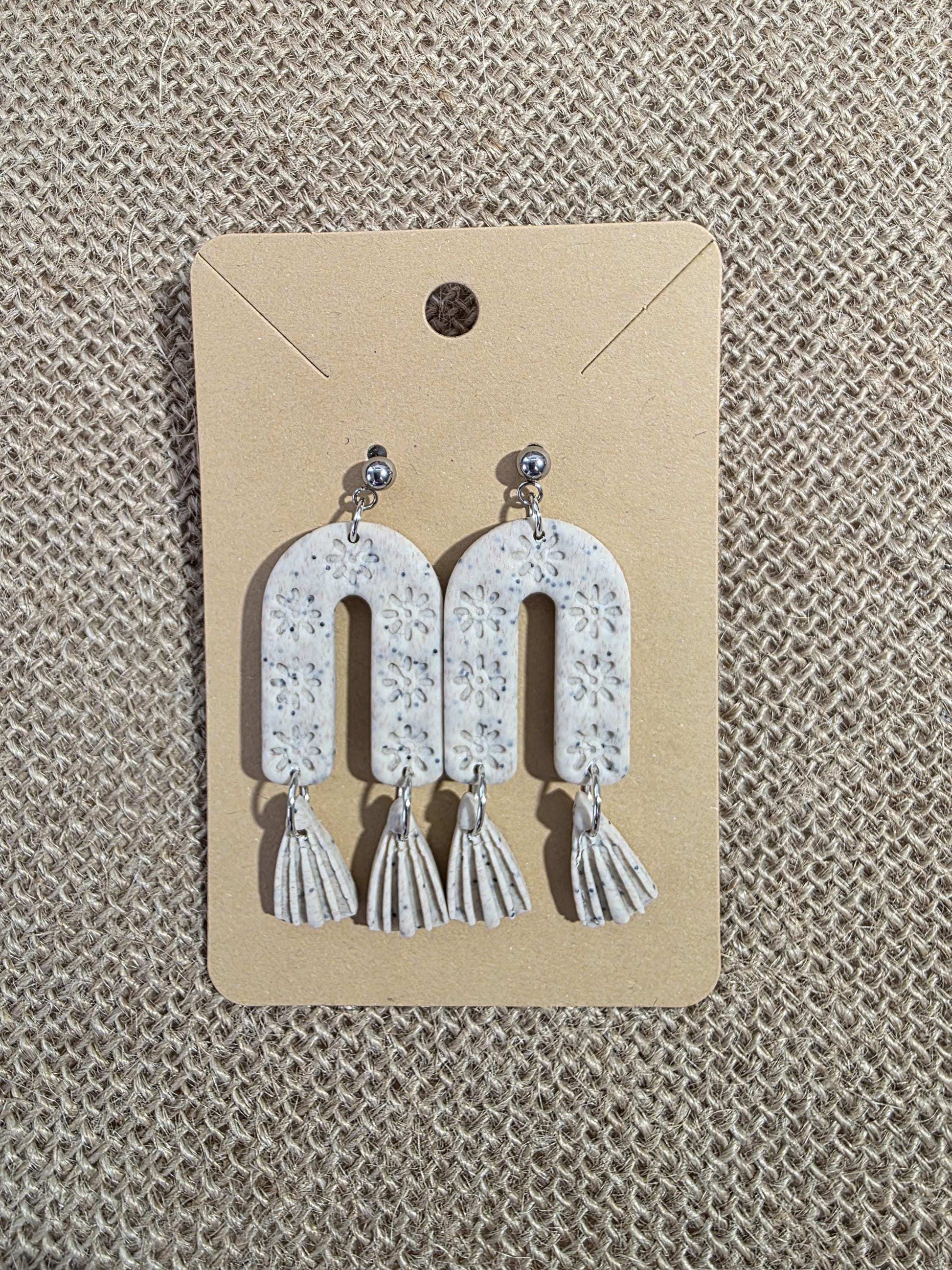 Boucles d'oreilles "Porte du soleil" en argile polymère, collection "Bohemian Summer", été 2025