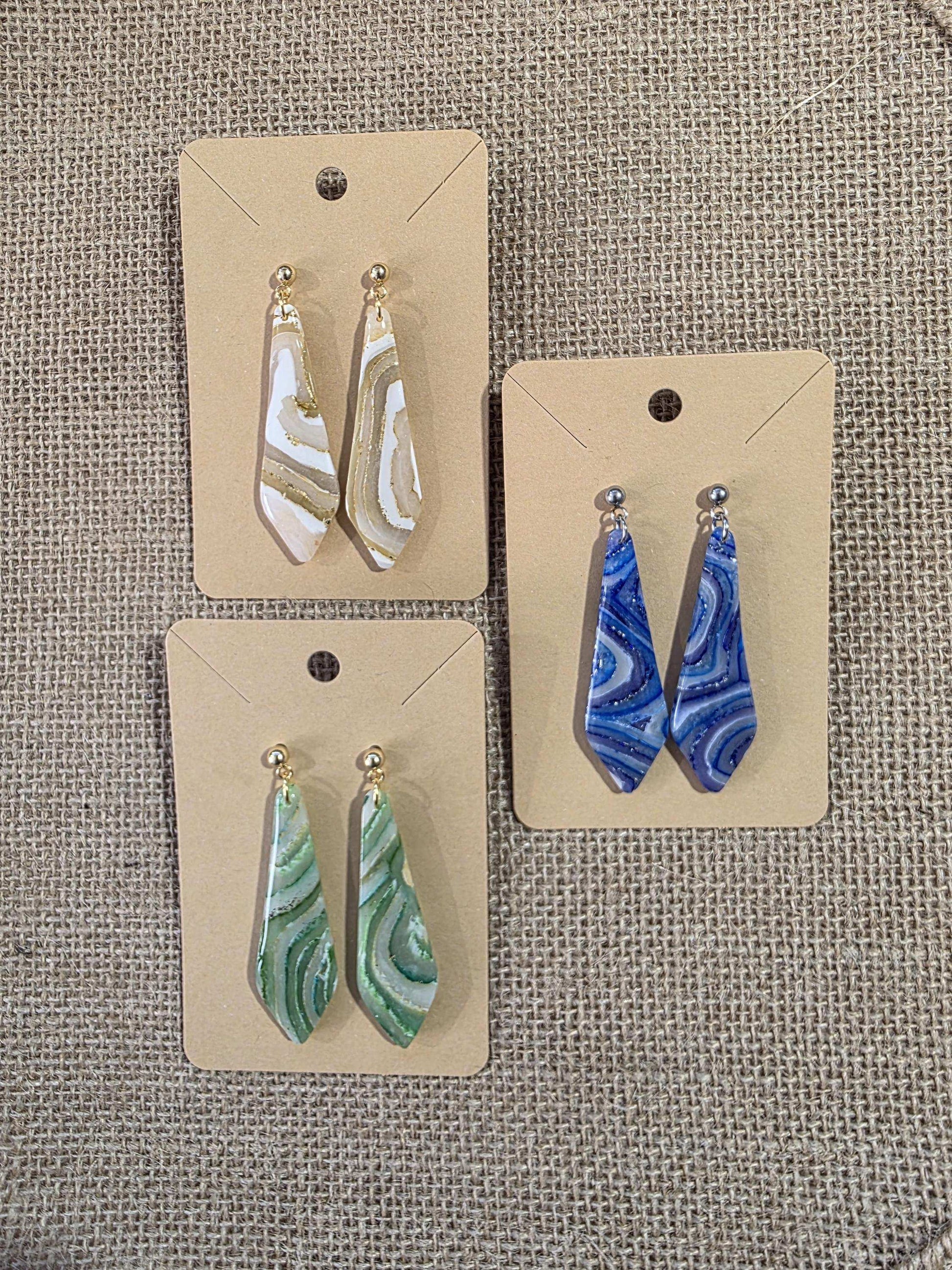 Boucles d'oreilles en argile polymère "Pierres d'Eau" modèle Amanda - collection été 2025