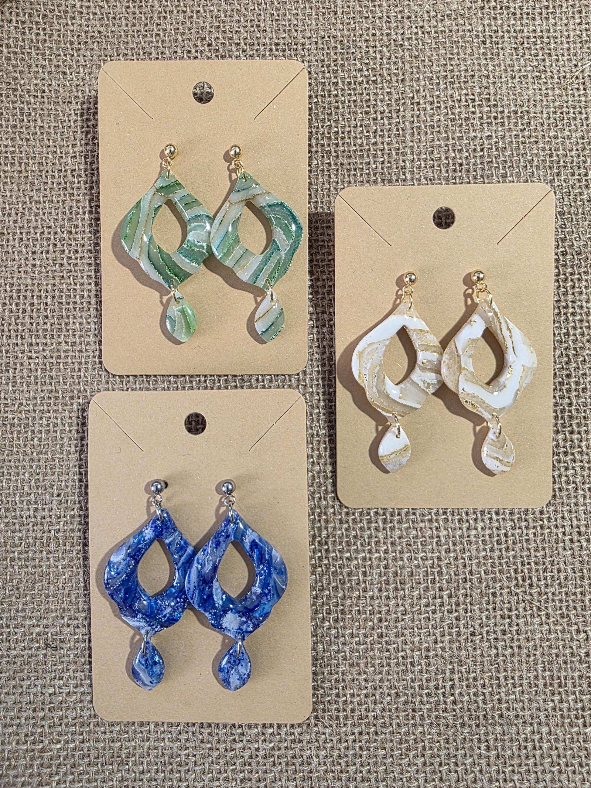 Boucles d'oreilles en argile polymère "Pierres d'Eau" modèle Jasmine - collection été 2025