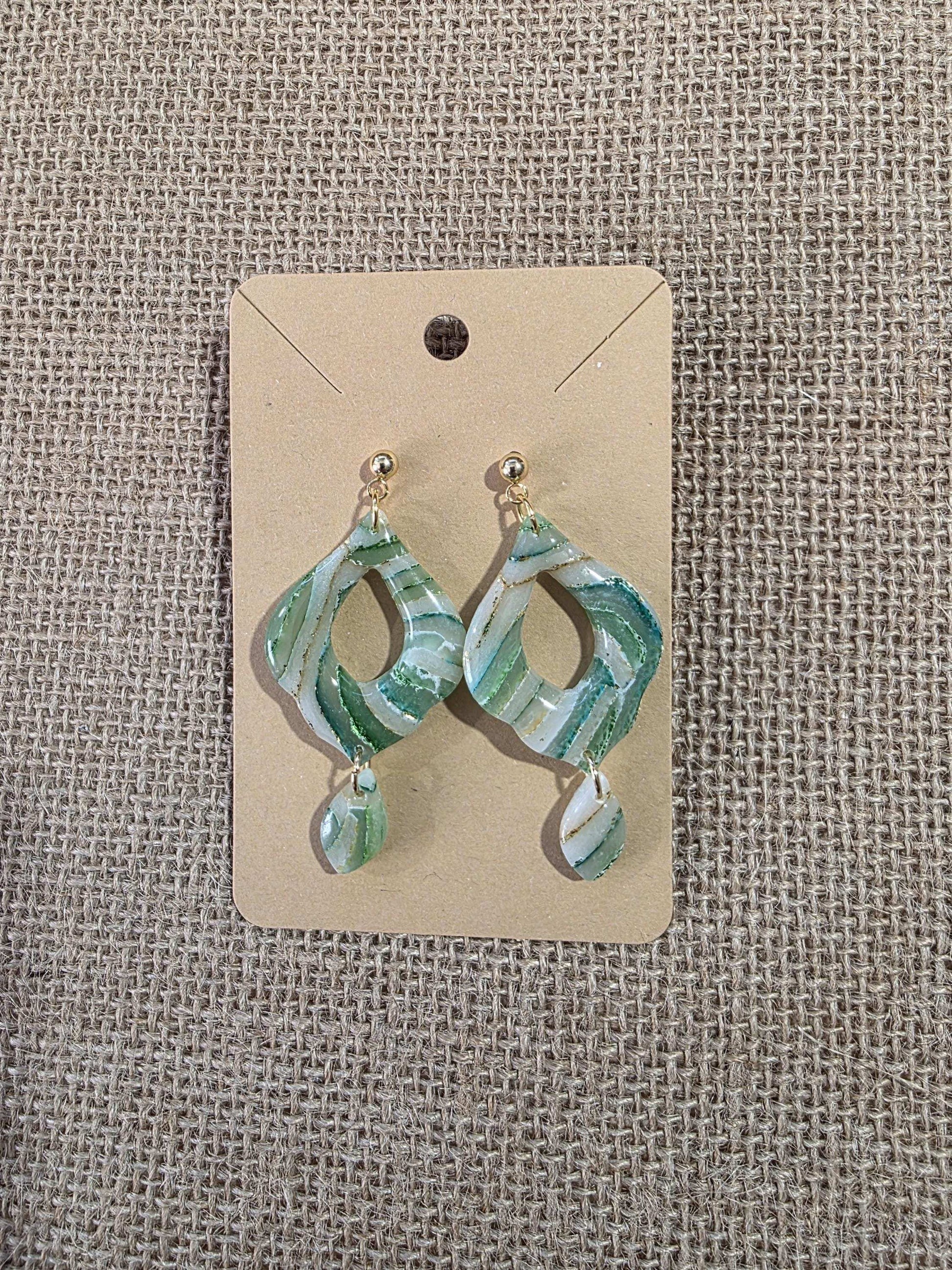 Boucles d'oreilles en argile polymère "Pierres d'Eau" modèle Jasmine - collection été 2025