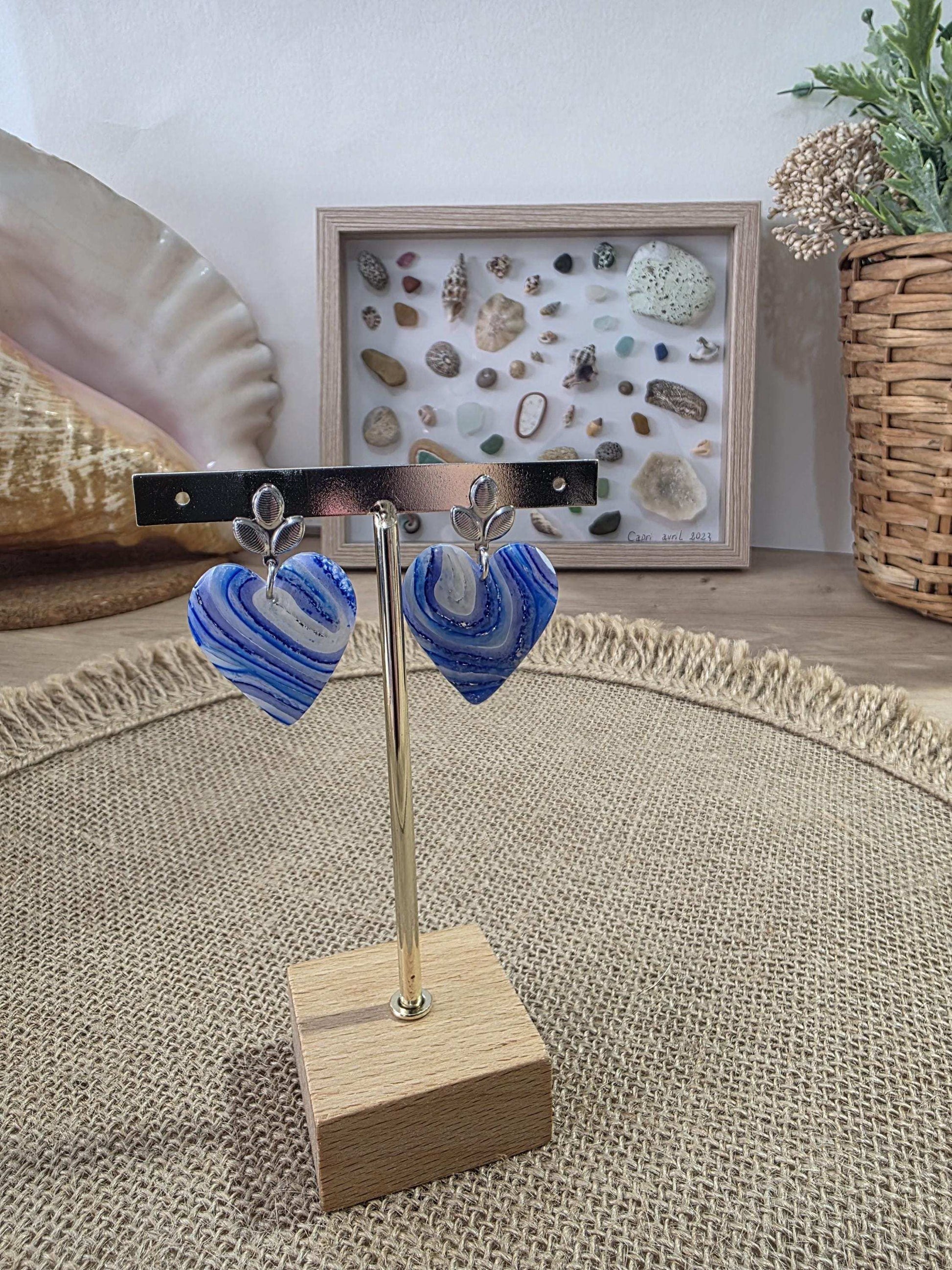 Portant boucles d'oreilles en argile polymère "Pierres d'Eau" modèle Valentine - collection été 2025