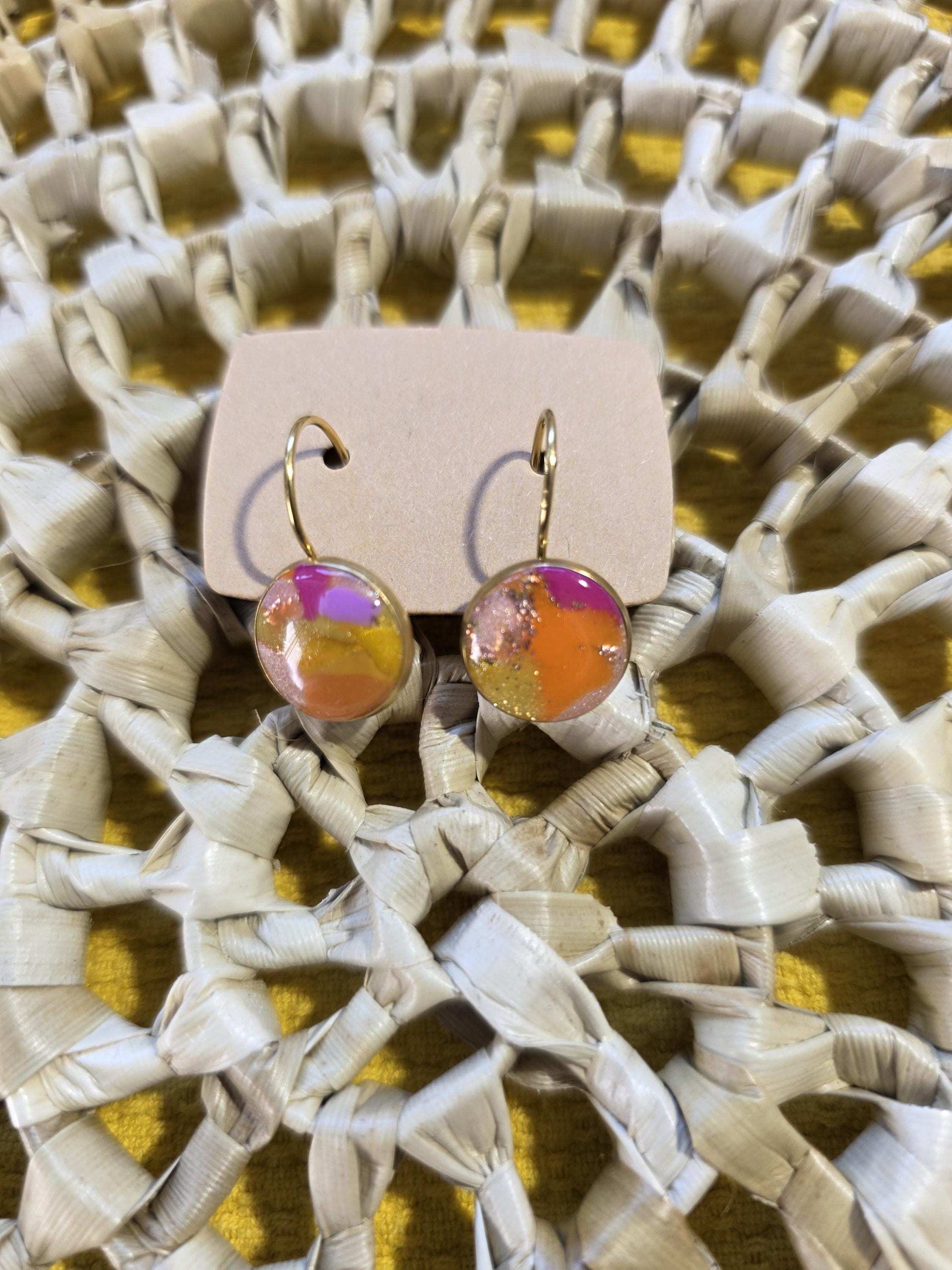 Boucles d'oreilles Emma, teinte "Sunset" en argile polymère, collection Sol, été 25