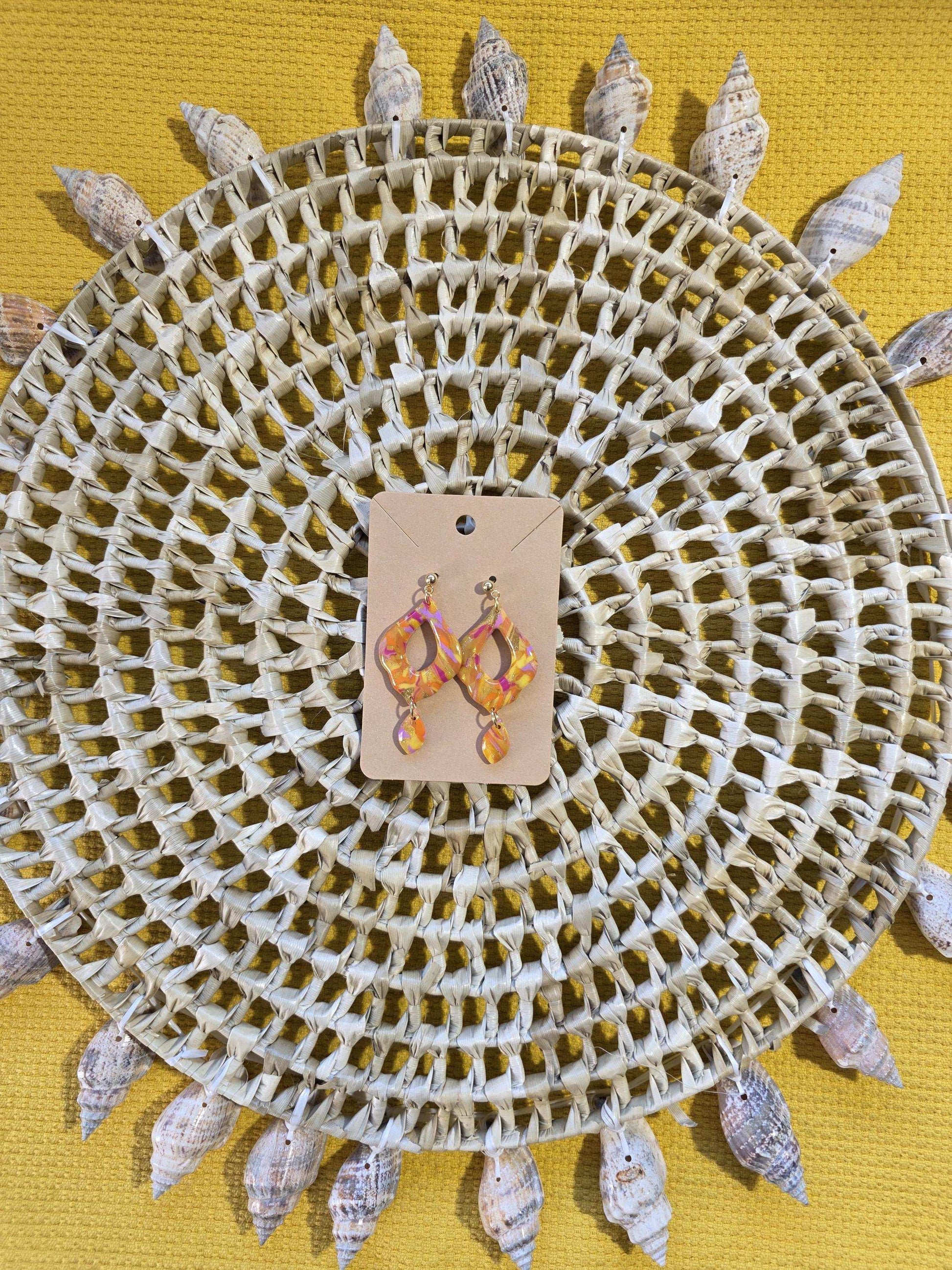 Boucles d'oreilles Jasmine, teinte "Sunset" en argile polymère, collection Sol, été 25