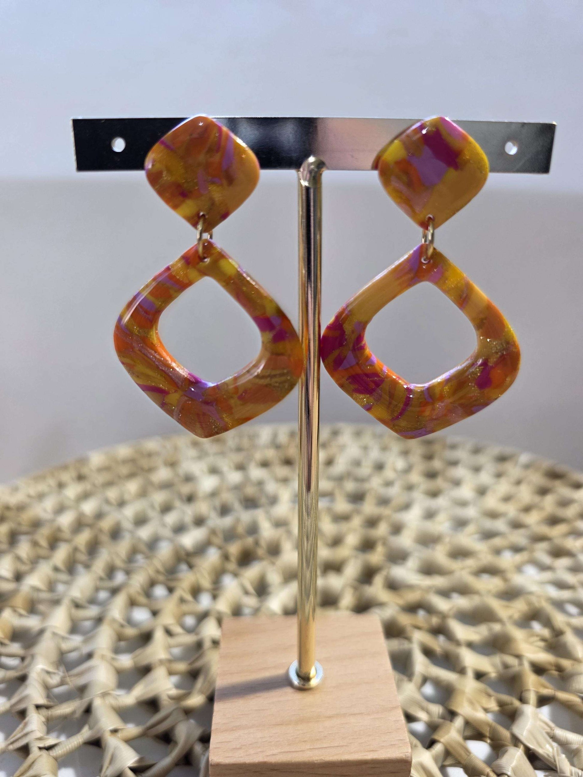 Boucles d'oreilles Janis, teinte "Sunset" en argile polymère, collection Sol, été 25