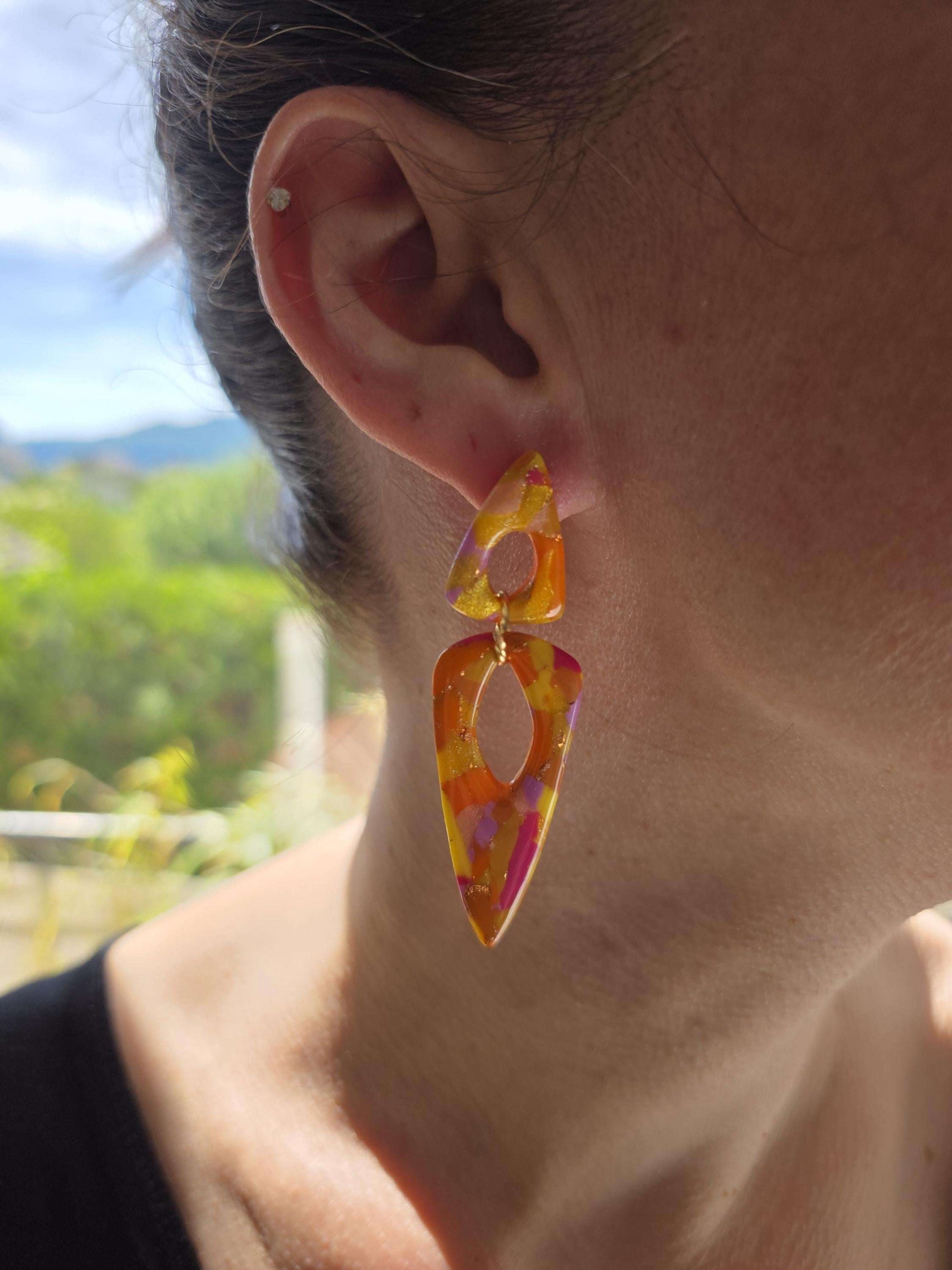 Boucles d'oreilles Irène, teinte "Sunset" en argile polymère, collection Sol, été 25