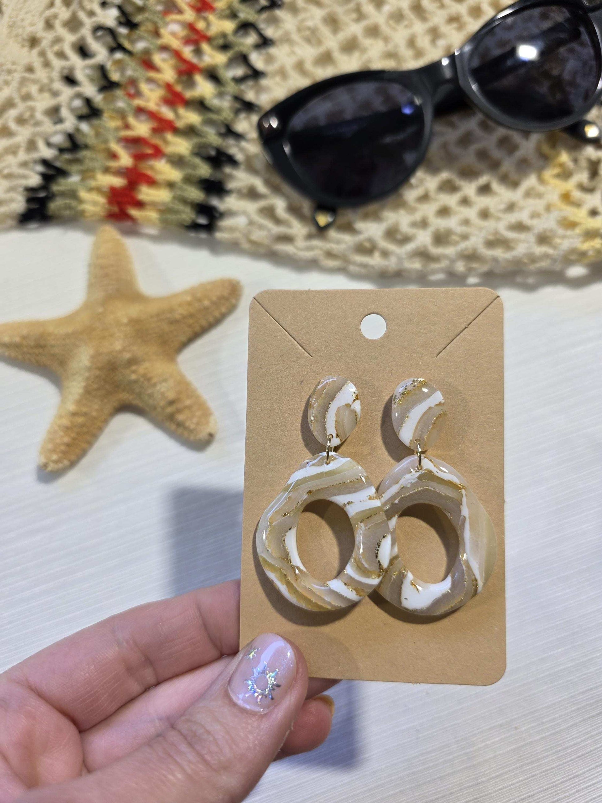 Très jolie boucles d'oreilles en argile polymère "Pierres d'Eau" modèle Ondine - collection été 2025