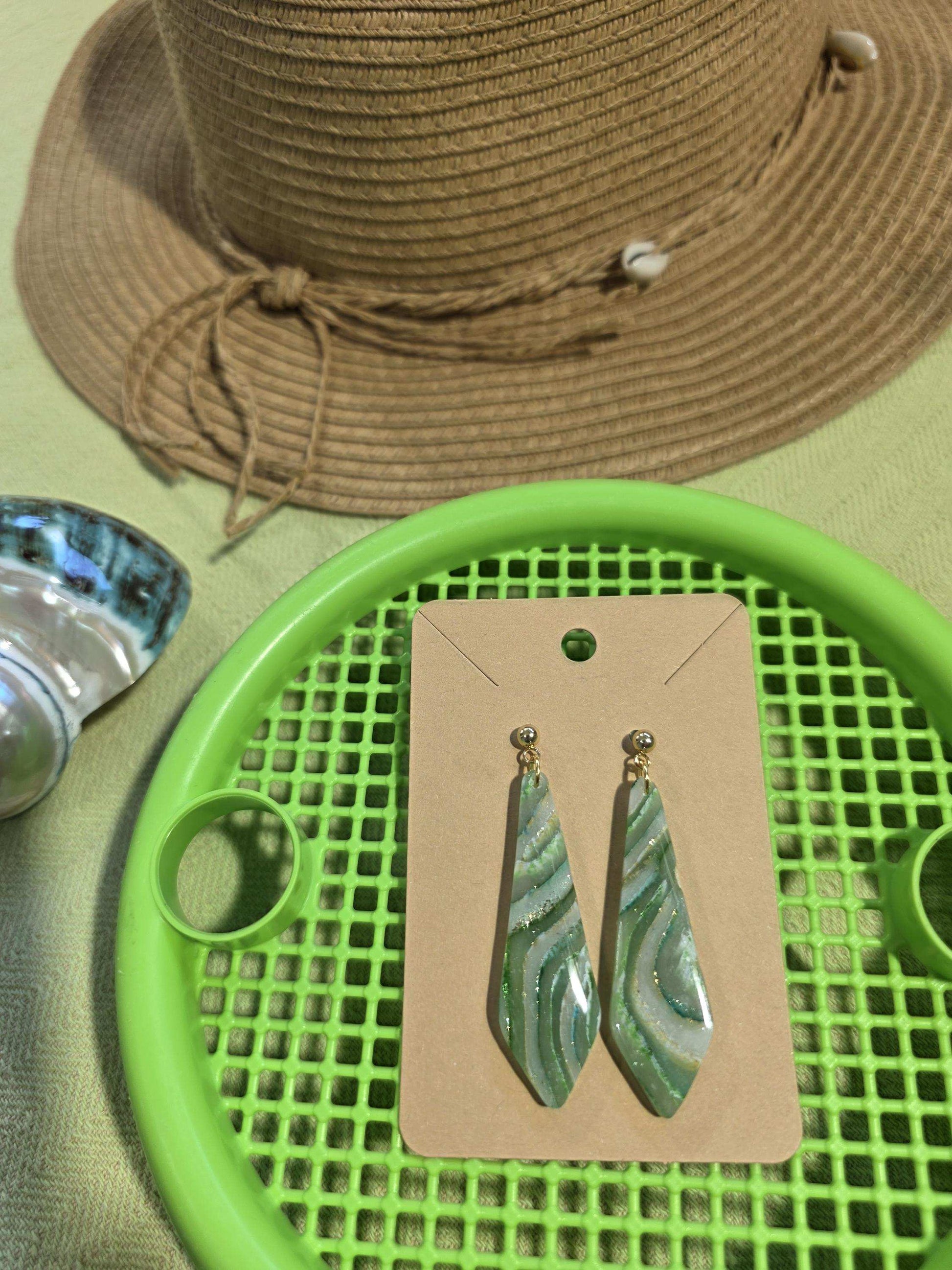 Boucles d'oreilles en argile polymère "Pierres d'Eau" modèle Amanda - collection été 2025