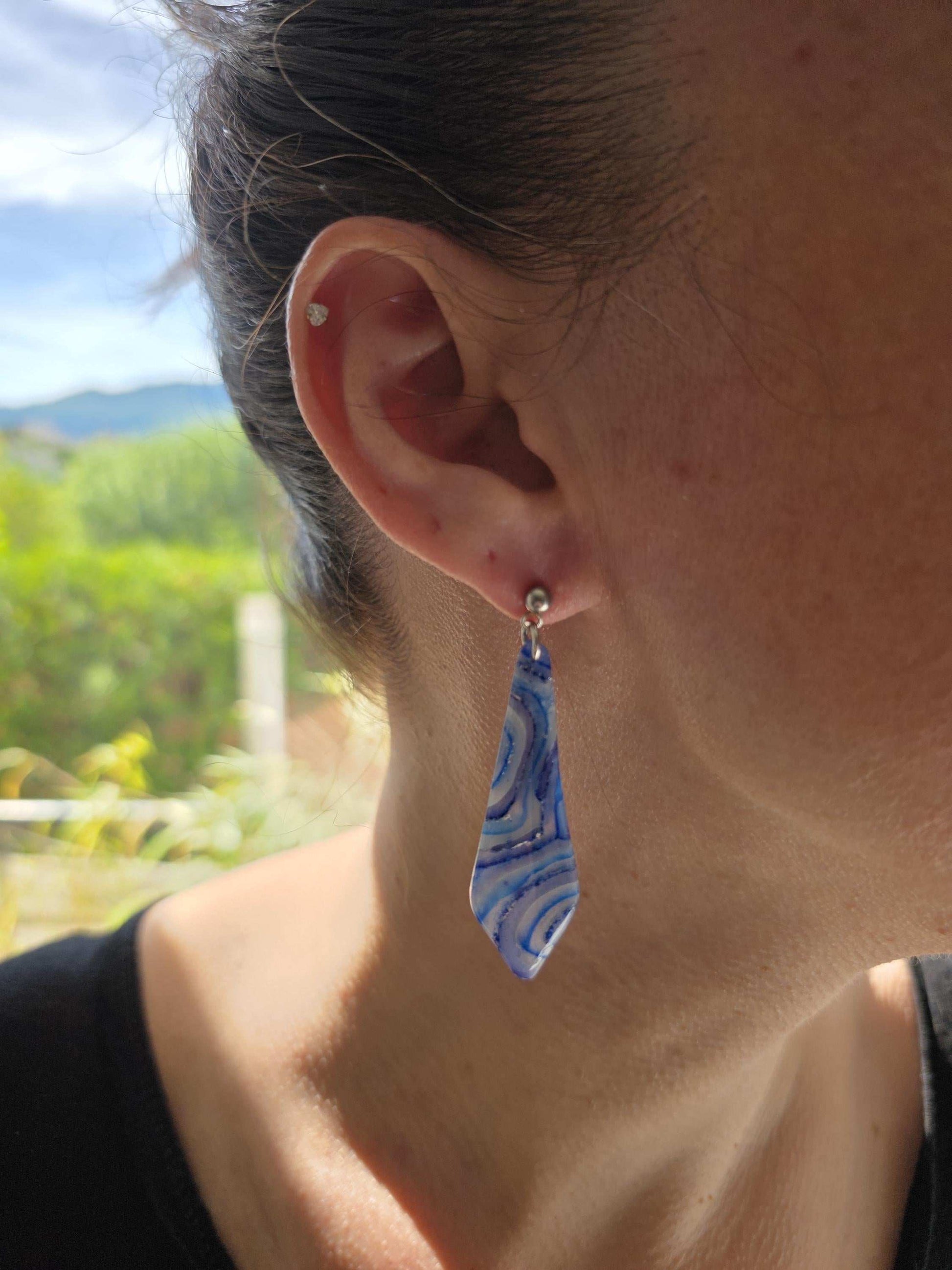 Boucles d'oreilles en argile polymère "Pierres d'Eau" modèle Amanda - collection été 2025