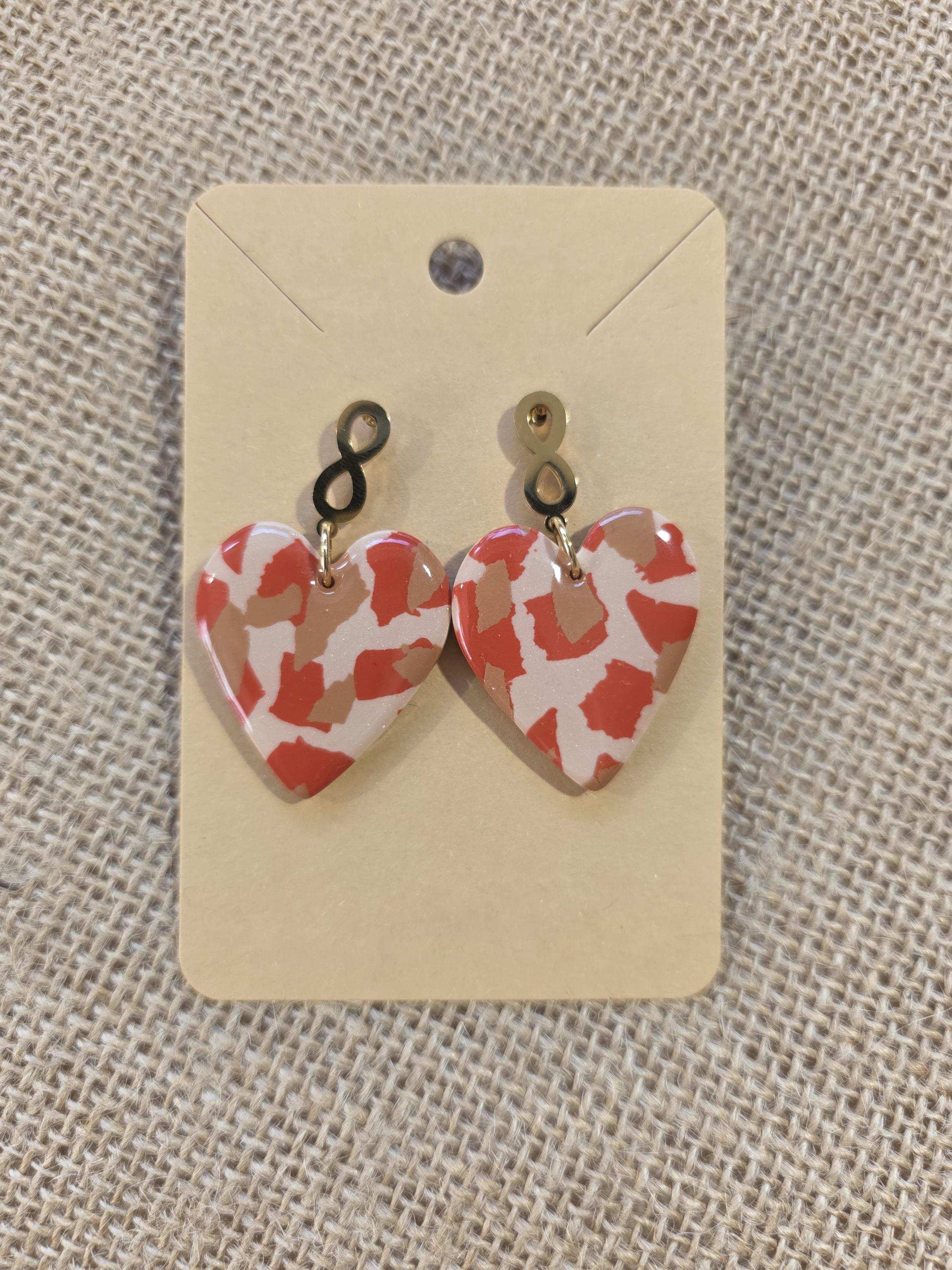 TrÚs jolies boucles d'oreilles en argile polymÚre Valentine "Safari Chic" - Collection "Un amour d'été" - été 2025
