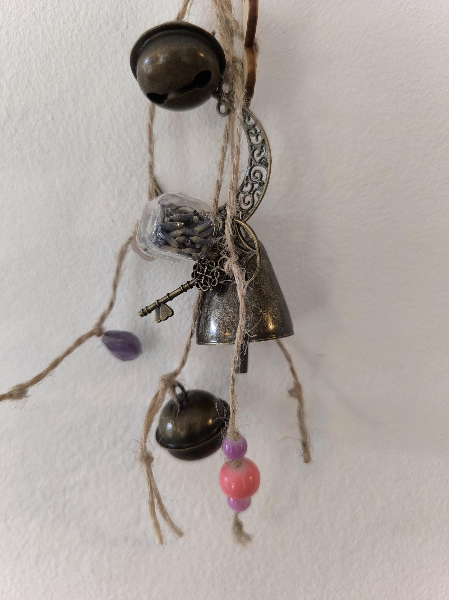 Cloche de sorcière décorative couleurs rose et violet diamètre 8 cm