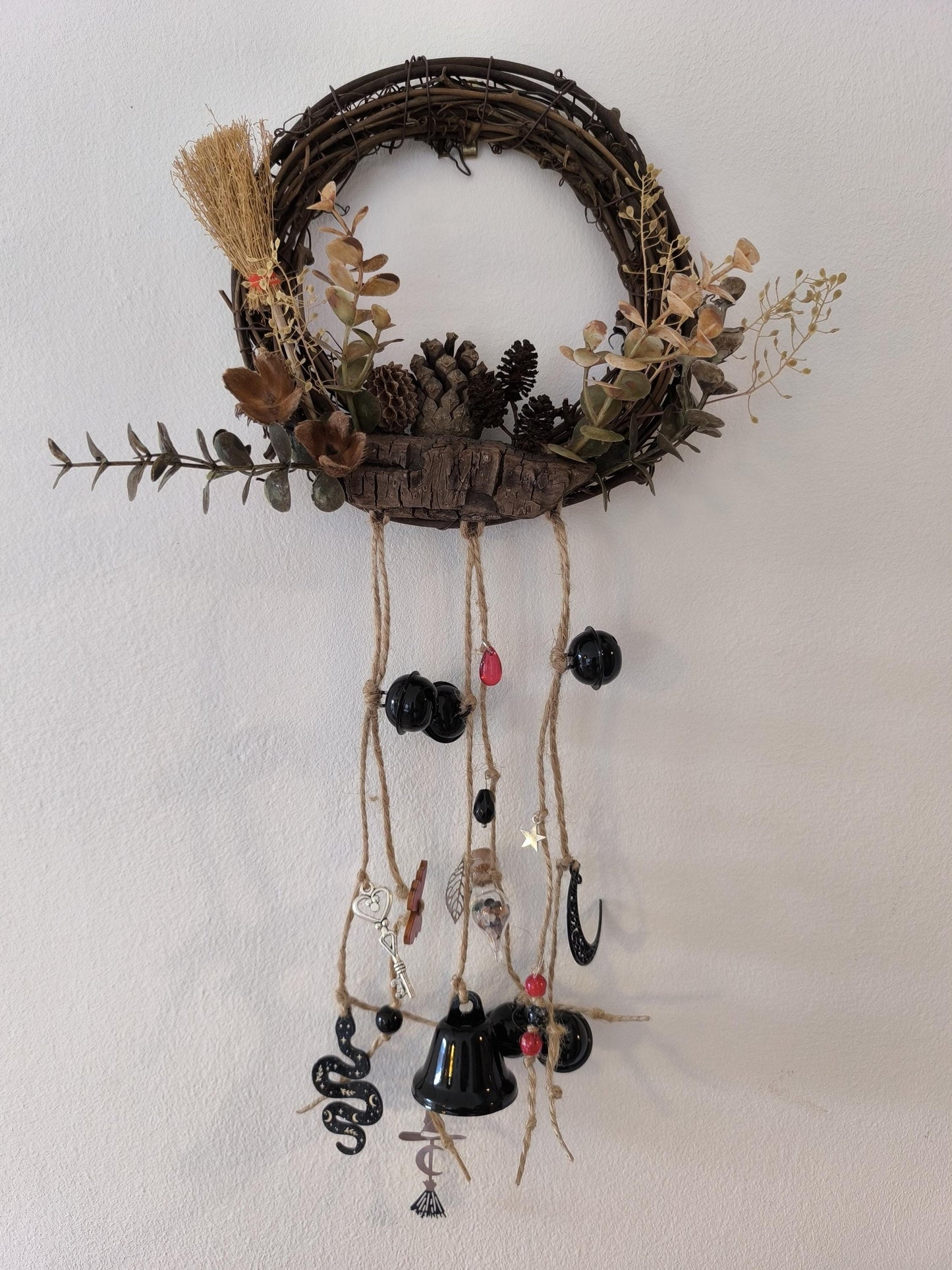 Cloche de sorcière décorative - Couronne de porte "Serpent noir" diamètre 15 cm