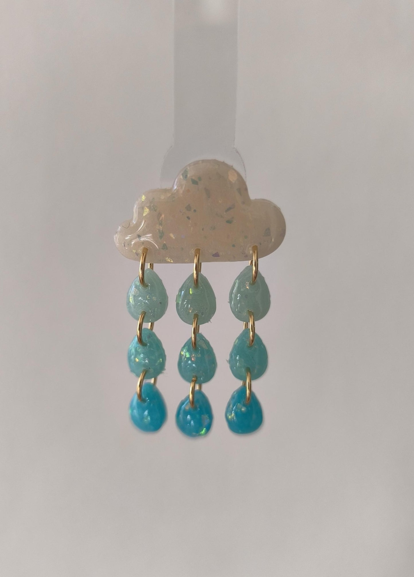 Boucles d'oreilles en argile polymère collection "Rêverie", modèle "Nuage enchanté".
