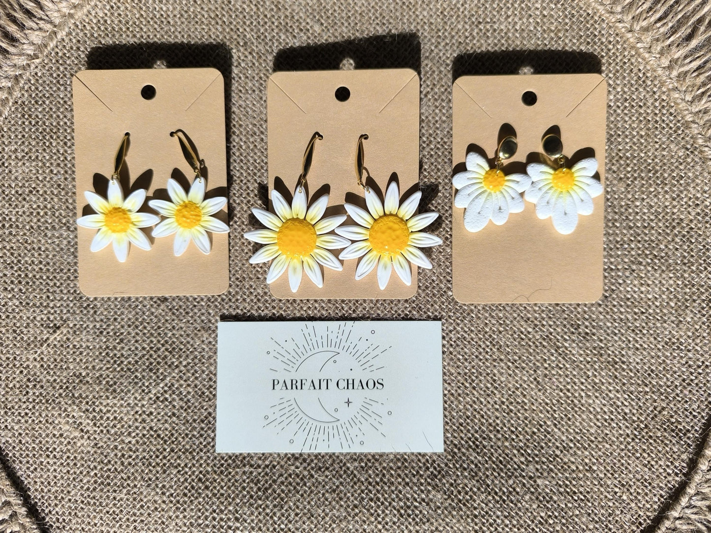 Boucles d'oreilles en argile polymère collection "Dans mon Jardin", modèles "Marguerite".